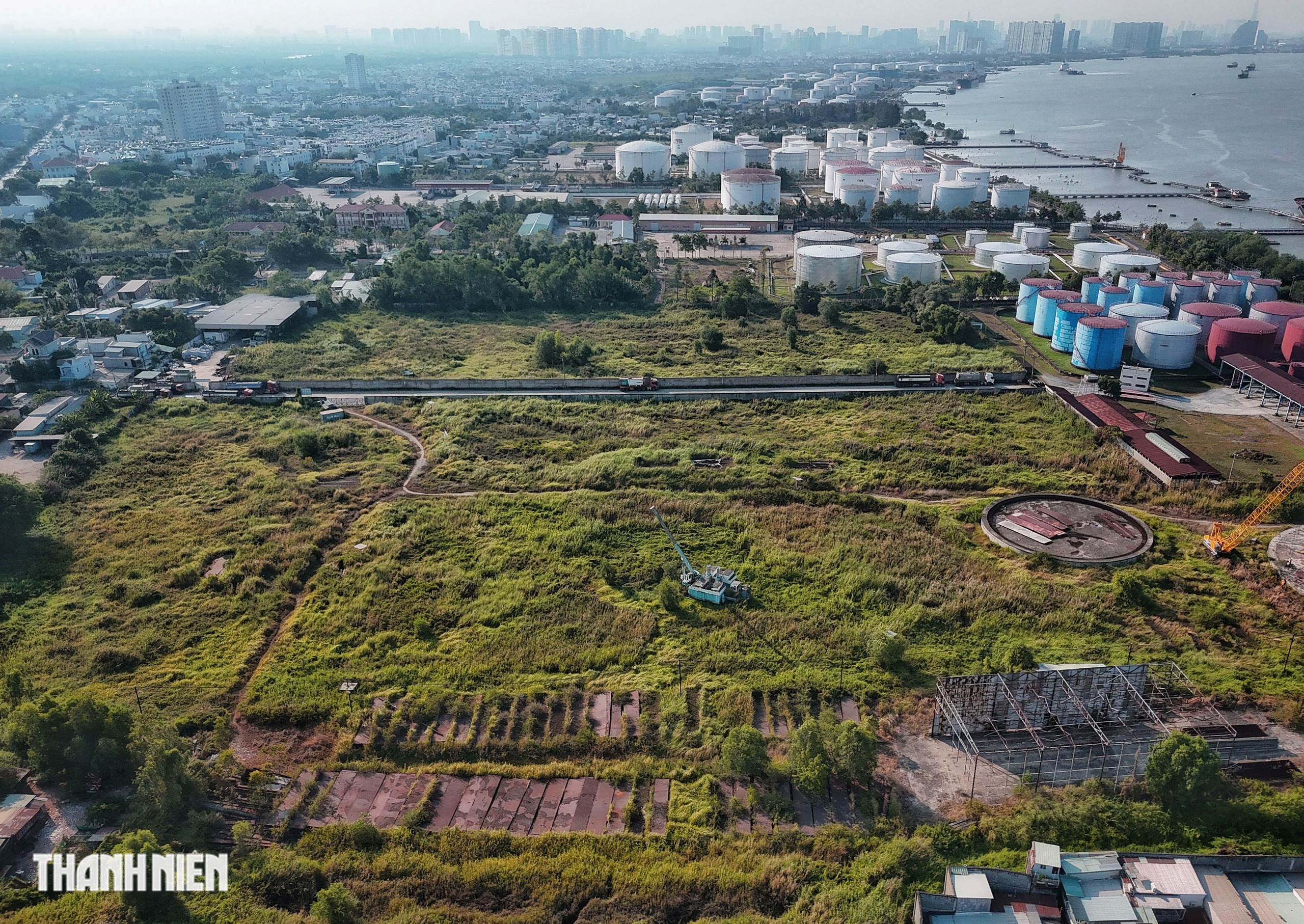 B&ecirc;n trong Tổng kho xăng dầu 12.000 tỉ đồng ở Nh&agrave; B&egrave; bỏ hoang nhiều năm- Ảnh 1.