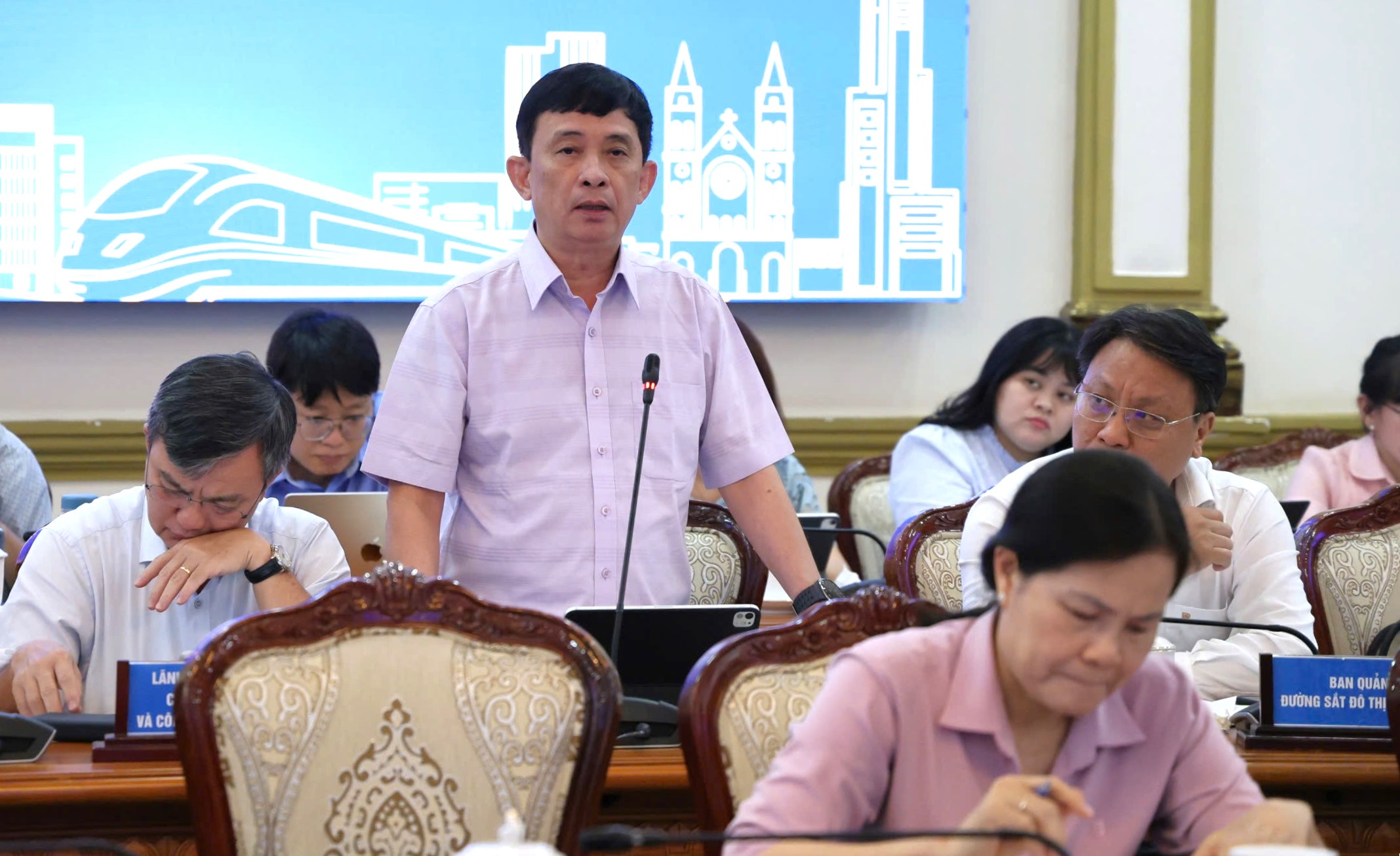 Luật Đô thị đặc biệt cho TP.HCM: Thẩm quyền đi liền trách nhiệm giải trình- Ảnh 1.