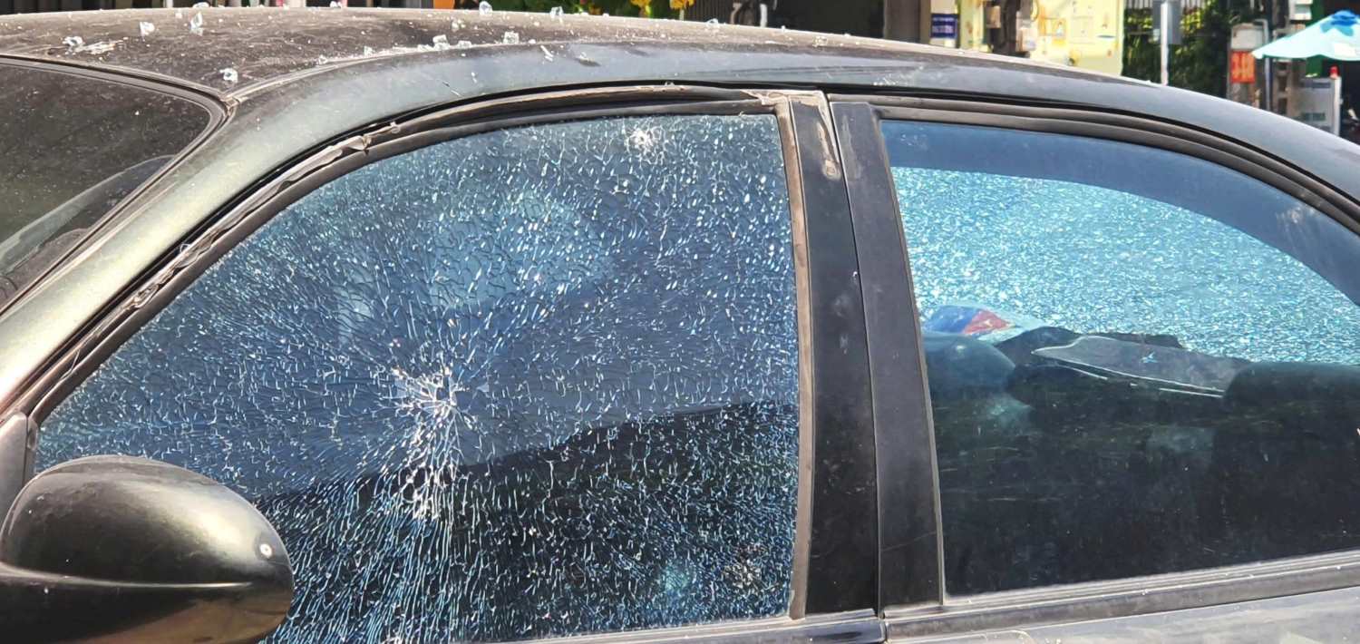 Nam thanh niên rơi từ tầng 7 căn hộ ở Nha Trang, thoát chết hy hữu - Ảnh 3.