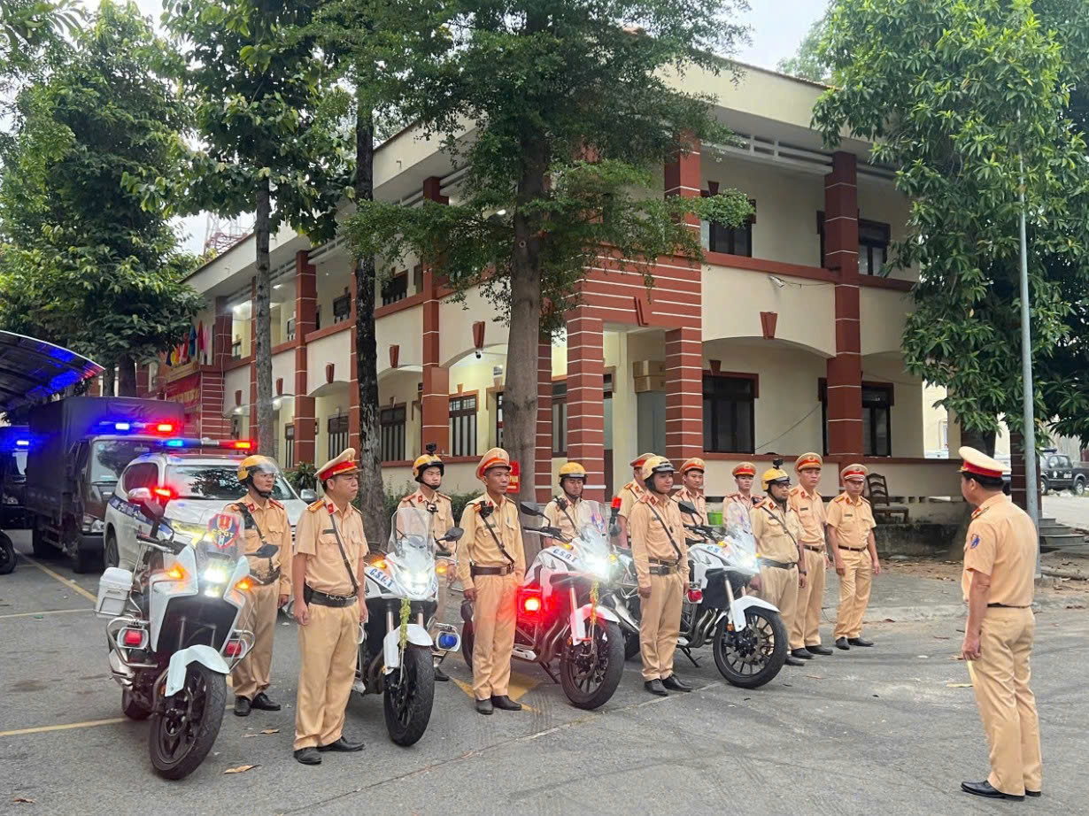 CSGT TP.HCM siết vi phạm xe khách trên quốc lộ 13- Ảnh 3.