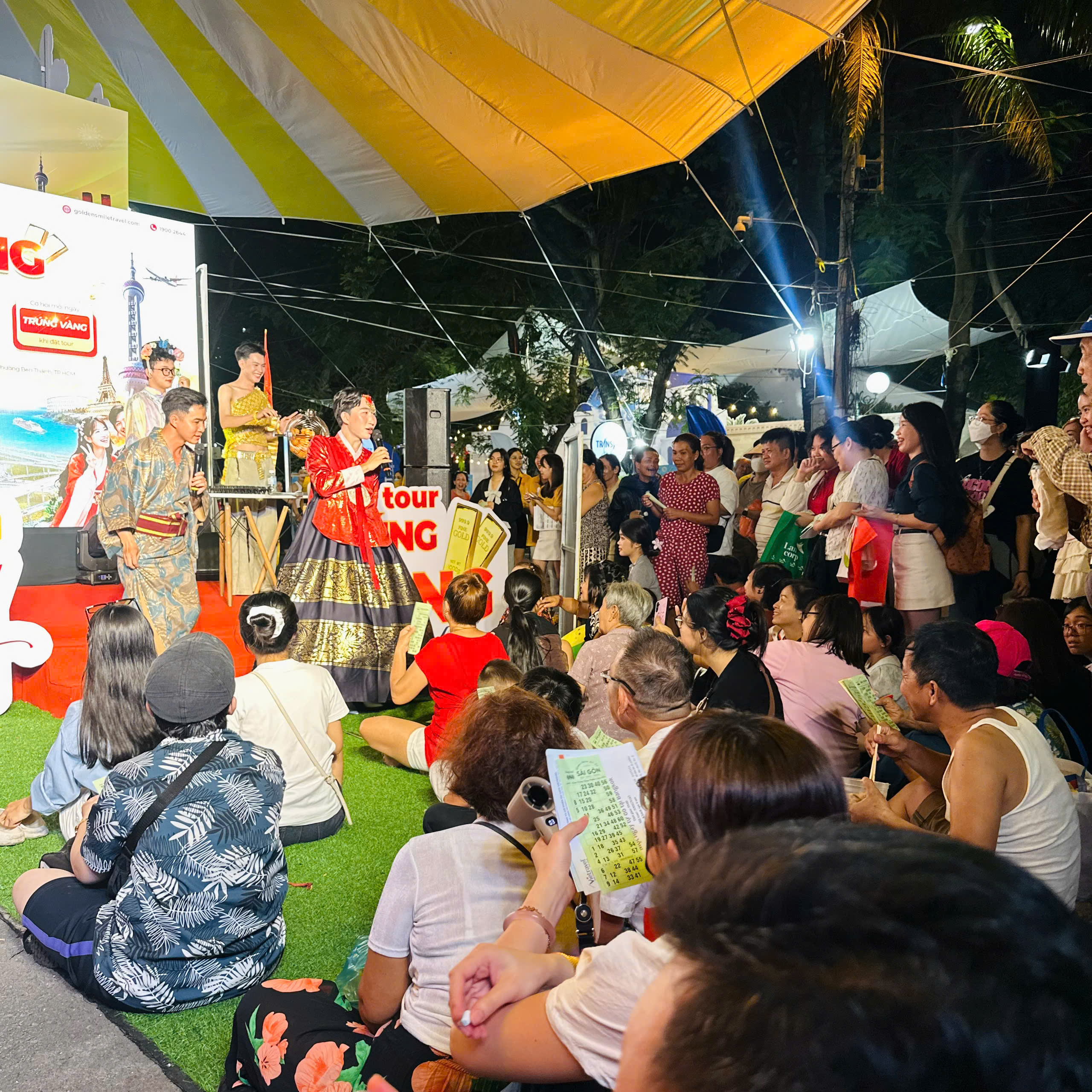 Du kh&aacute;ch TP.HCM đội nắng 'chốt' tour du lịch h&egrave; ng&agrave;y cuối tuần - Ảnh 4.