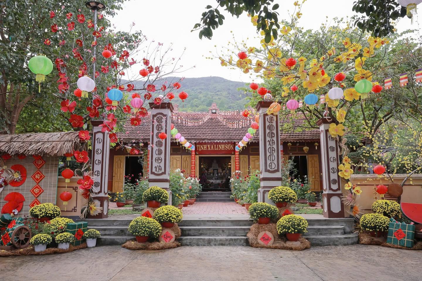 Ngôi tịnh xá dưới chân núi Ngàn Nưa: Hành trình hồi sinh từ phế tích- Ảnh 1. Ngôi tịnh xá dưới chân núi Ngàn Nưa: Hành trình hồi sinh từ phế tích- Ảnh 1.