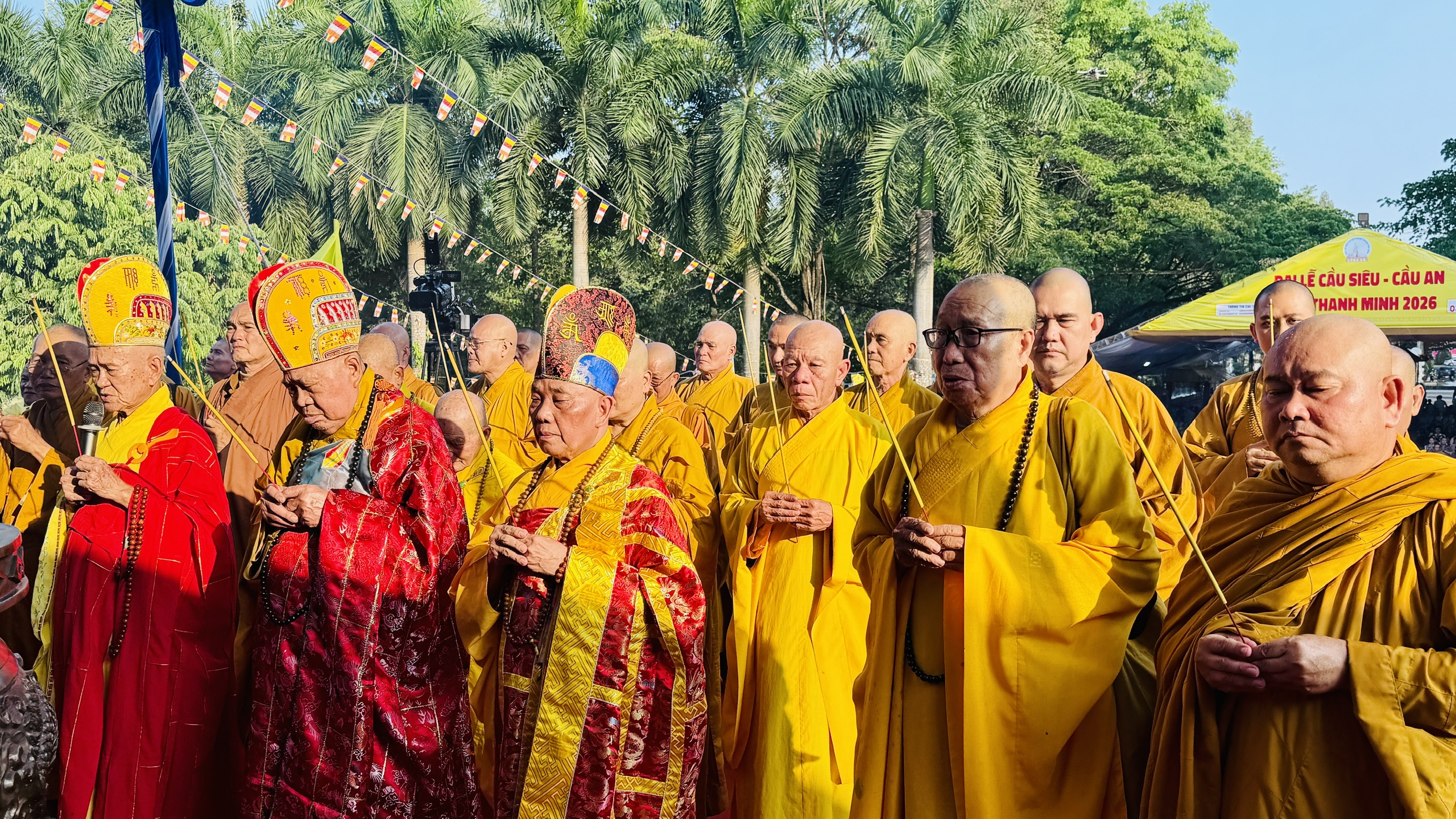 Hơn 3.000 người d&acirc;n ở TP.HCM tham gia đại lễ cầu si&ecirc;u, cầu an tiết thanh minh  - Ảnh 1.
