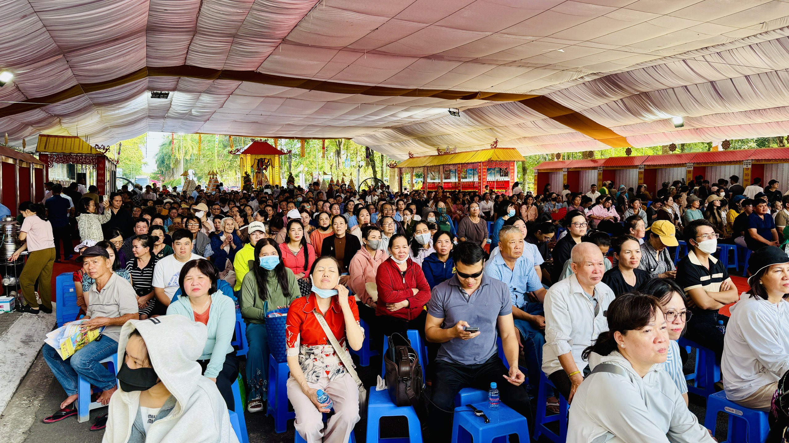 Hơn 3.000 người d&acirc;n ở TP.HCM tham gia đại lễ cầu si&ecirc;u, cầu an tiết thanh minh  - Ảnh 2.