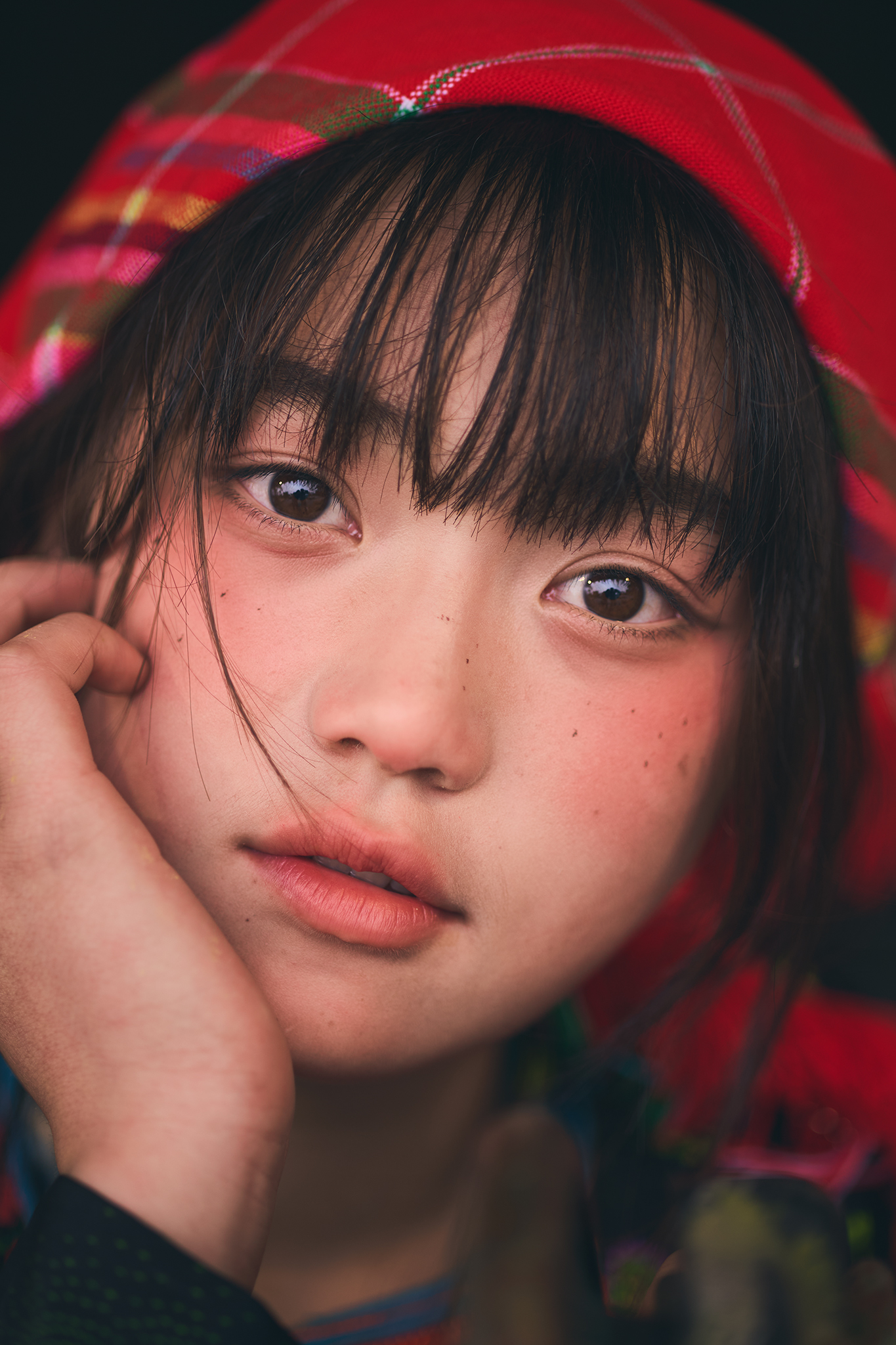 Sau vài giờ đăng tải, bộ ảnh cô bé H’Mông đã khiến mạng xã hội ‘bùng nổ’ - Ảnh 4. Sau vài giờ đăng tải, bộ ảnh cô bé H’Mông đã khiến mạng xã hội ‘bùng nổ’ - Ảnh 4.