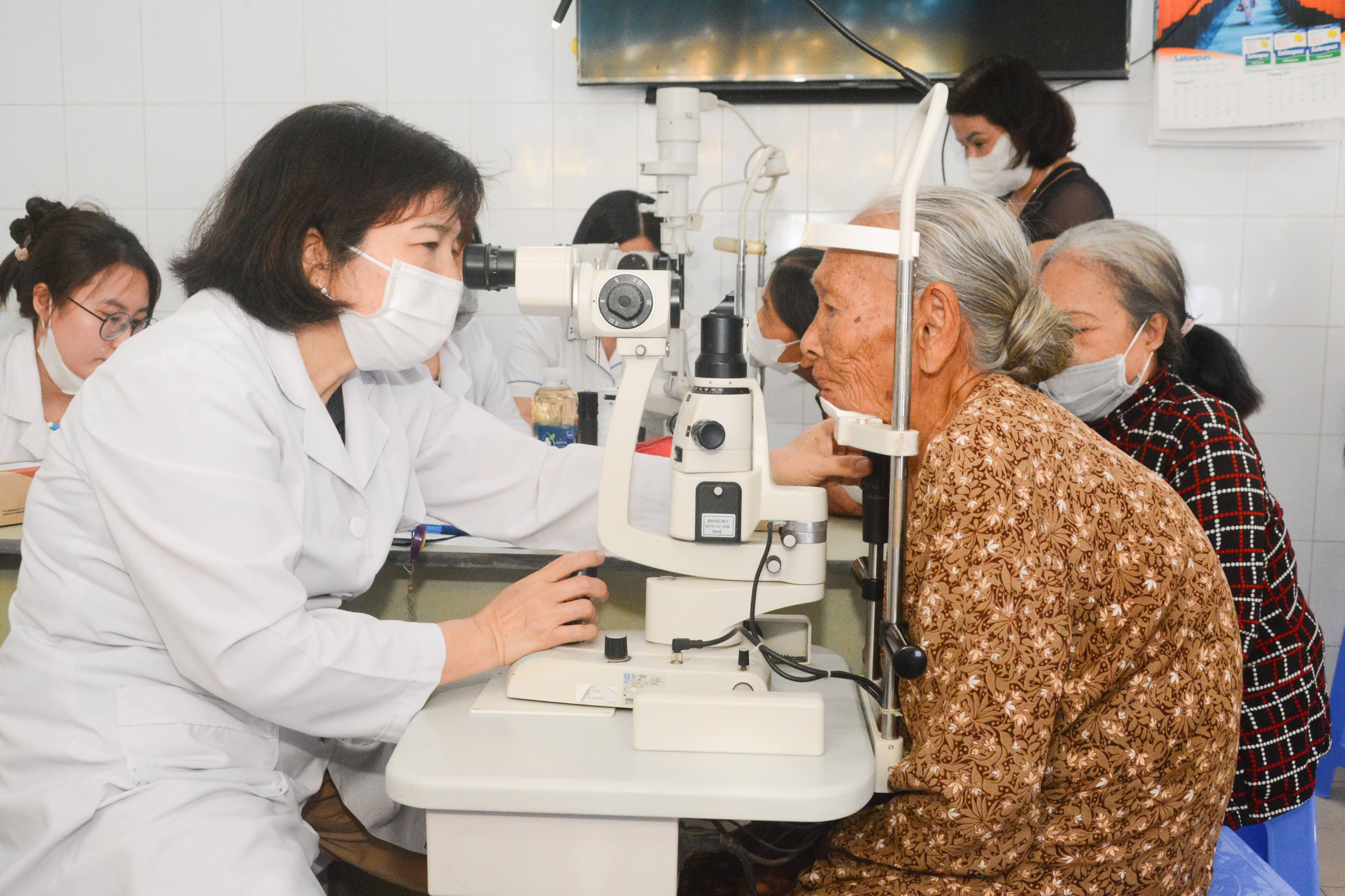 Khám mắt và tầm soát tim mạch cho người cao tuổi tại Long Sơn năm 2026 - Ảnh 1.