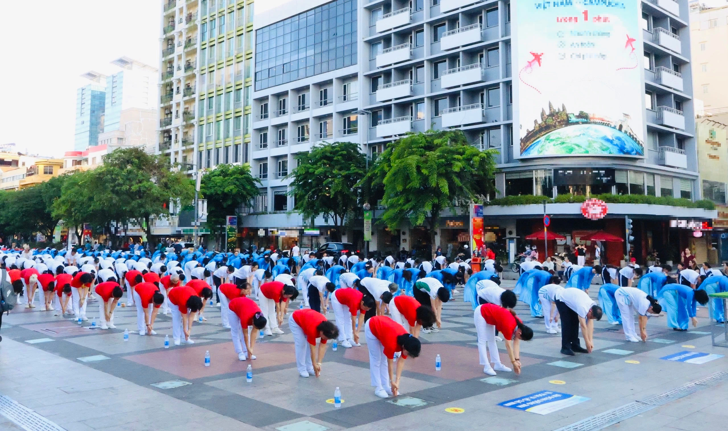 Hàng ngàn người đổ về ngày hội, 15 triệu dân TP.HCM sắp được tầm soát sức khỏe - Ảnh 8.
