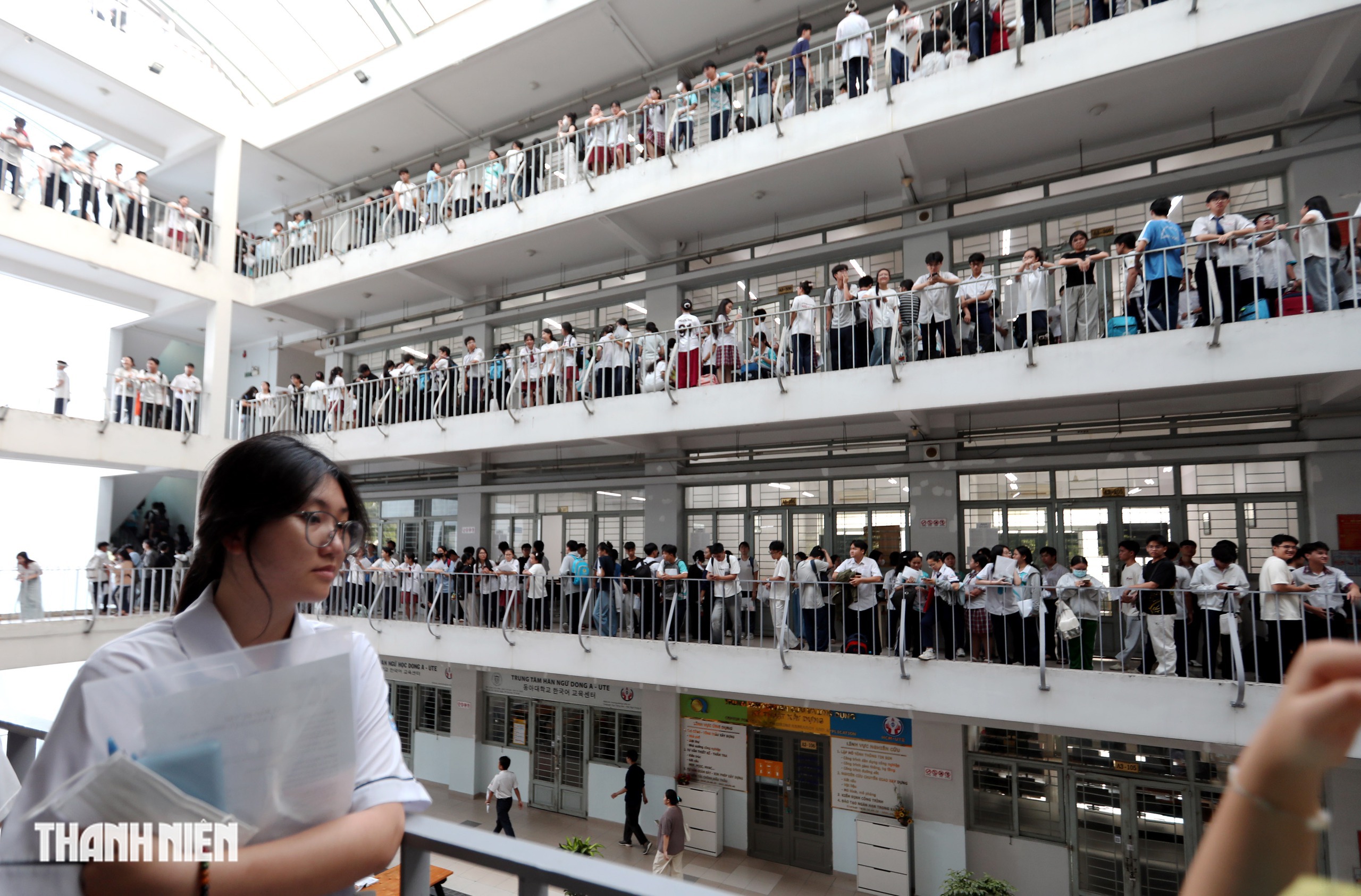 Nữ sinh TP.HCM tươi tắn, tự tin trước kỳ thi đ&aacute;nh gi&aacute; năng lực- Ảnh 3.