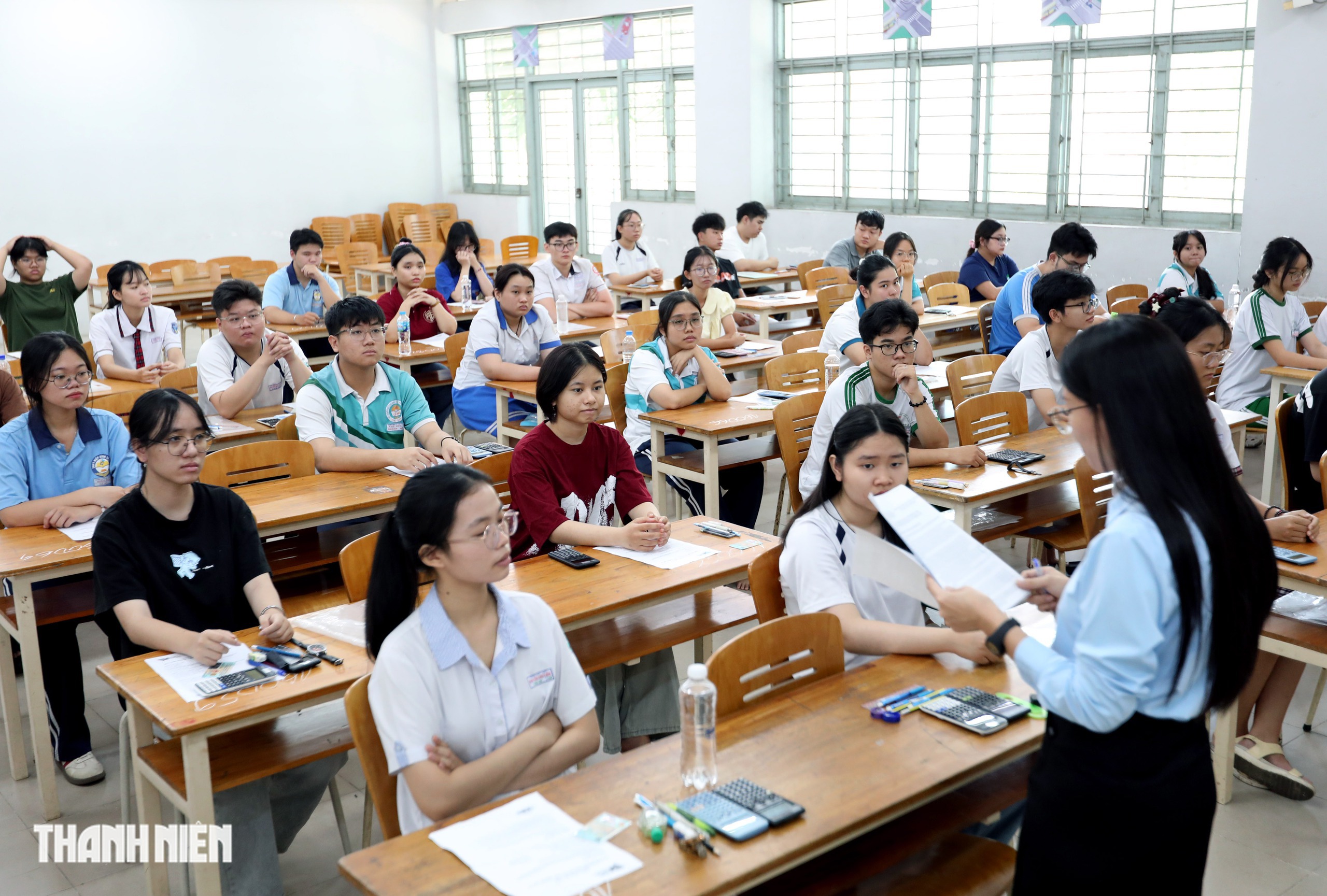 Nữ sinh TP.HCM tươi tắn, tự tin trước kỳ thi đ&aacute;nh gi&aacute; năng lực- Ảnh 12.