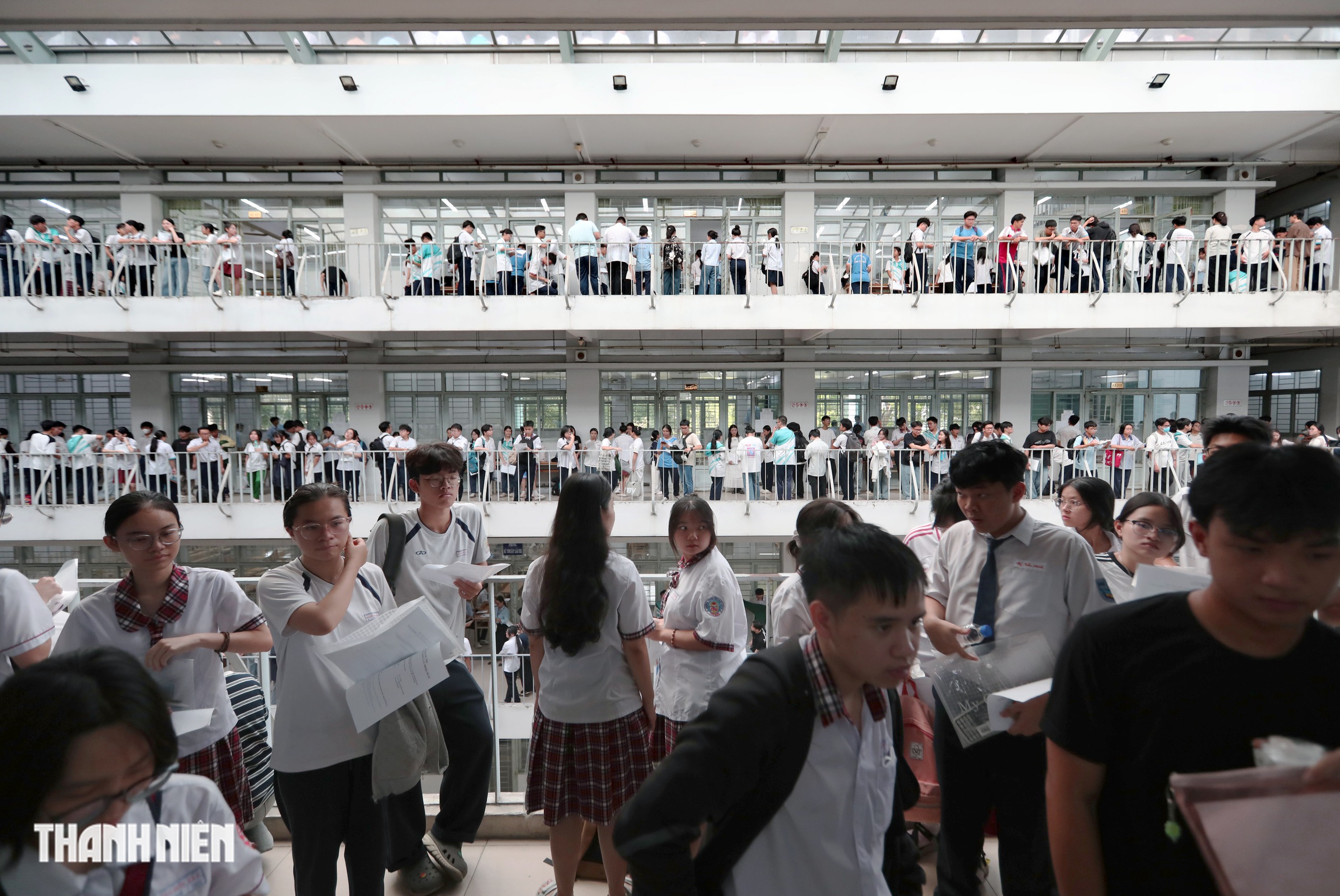 Nữ sinh TP.HCM tươi tắn, tự tin trước kỳ thi đ&aacute;nh gi&aacute; năng lực- Ảnh 11.