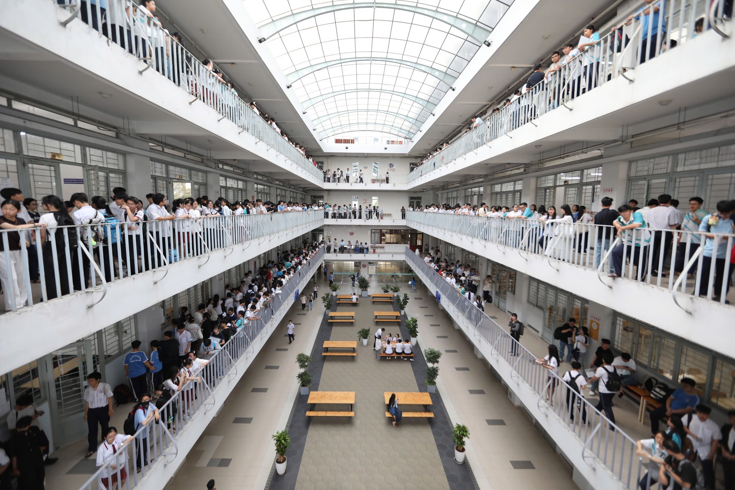 Số thí sinh dự thi năng lực tranh suất vào đại học cao kỷ lục- Ảnh 6. Số thí sinh dự thi năng lực tranh suất vào đại học cao kỷ lục- Ảnh 6.