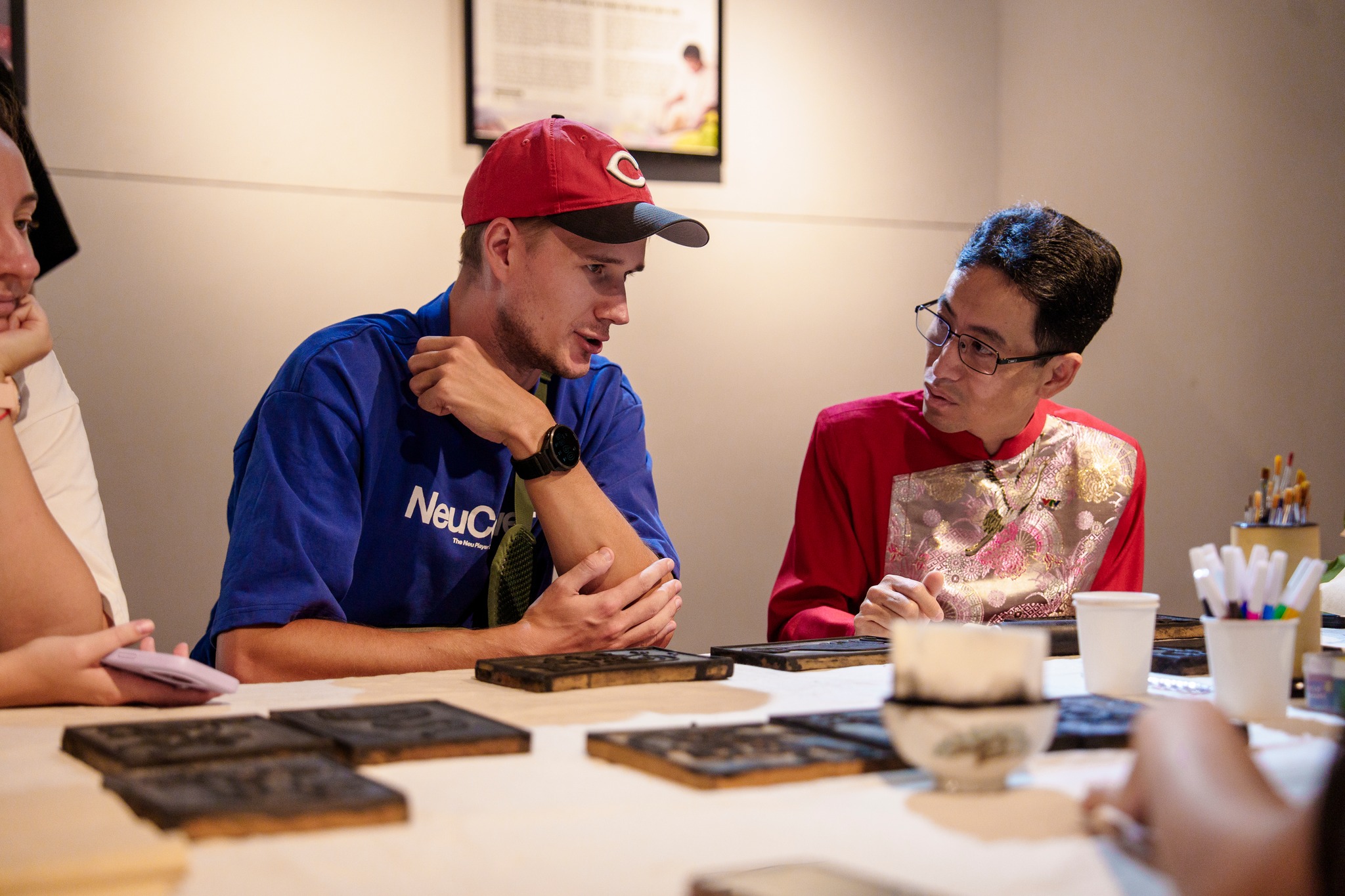 Khi di sản cố đ&ocirc; Huế sống lại trong thế giới đương đại: Tranh l&agrave;ng S&igrave;nh h&uacute;t du kh&aacute;ch quốc tế - Ảnh 1.