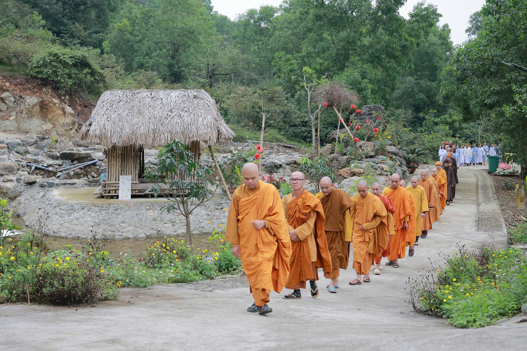 Ngôi tịnh xá dưới chân núi Ngàn Nưa: Hành trình hồi sinh từ phế tích- Ảnh 2. Ngôi tịnh xá dưới chân núi Ngàn Nưa: Hành trình hồi sinh từ phế tích- Ảnh 2.