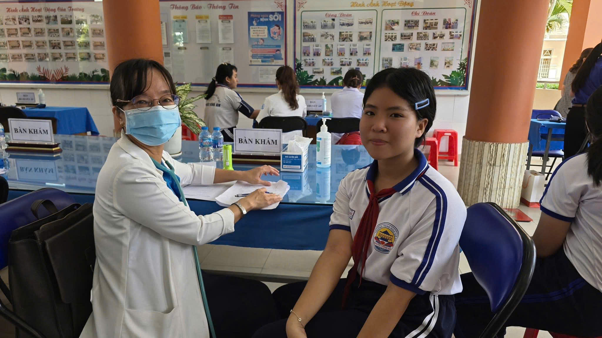 Hàng ngàn người dân TP.HCM hào hứng đi khám sức khỏe miễn phí - Ảnh 6.