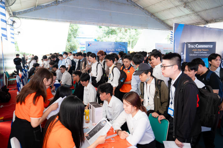 HUTECH IT OPEN DAY 2026: Hơn 5.000 sinh vi&ecirc;n săn h&agrave;ng ng&agrave;n cơ hội việc l&agrave;m, đ&aacute;nh dấu 10 năm bứt tốc- Ảnh 2.