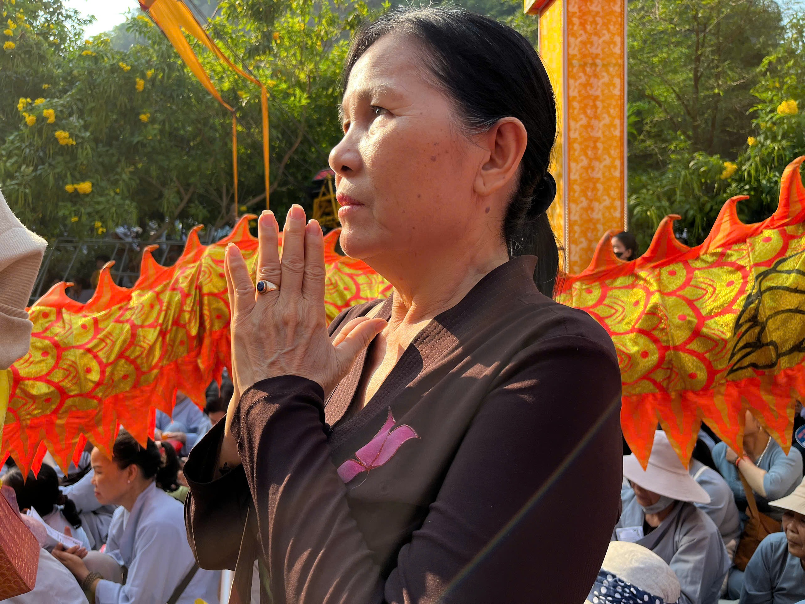 H&agrave;ng ng&agrave;n người th&agrave;nh k&iacute;nh dự lễ v&iacute;a Qu&aacute;n Thế &Acirc;m- Ảnh 8.