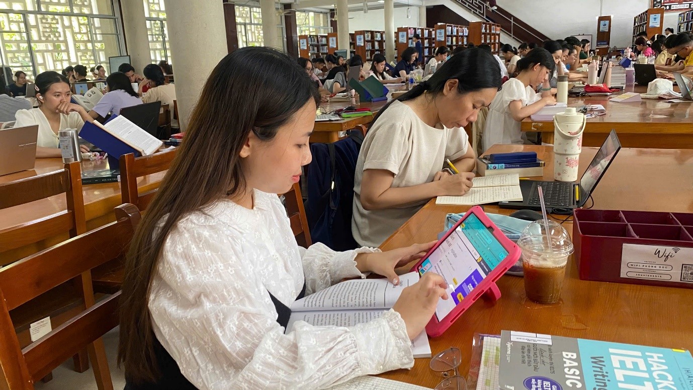 3 thư viện ‘xịn sò’ ở TP.HCM: Miễn phí, đẹp mê, gen Z rủ nhau đến học - Ảnh 3.