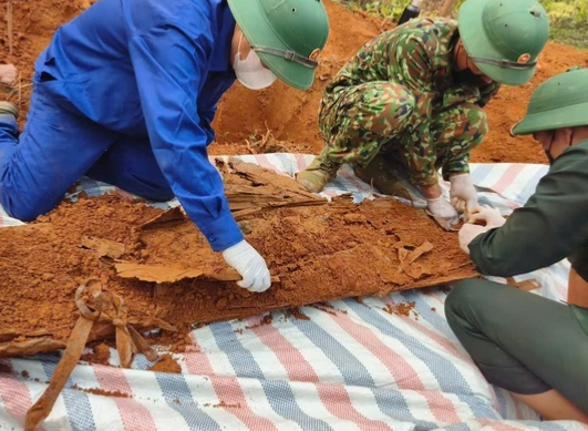 Quảng Trị: Ph&aacute;t hiện th&ecirc;m h&agrave;i cốt liệt sĩ k&egrave;m di vật  ở khe n&uacute;i Cha Lỳ- Ảnh 2.