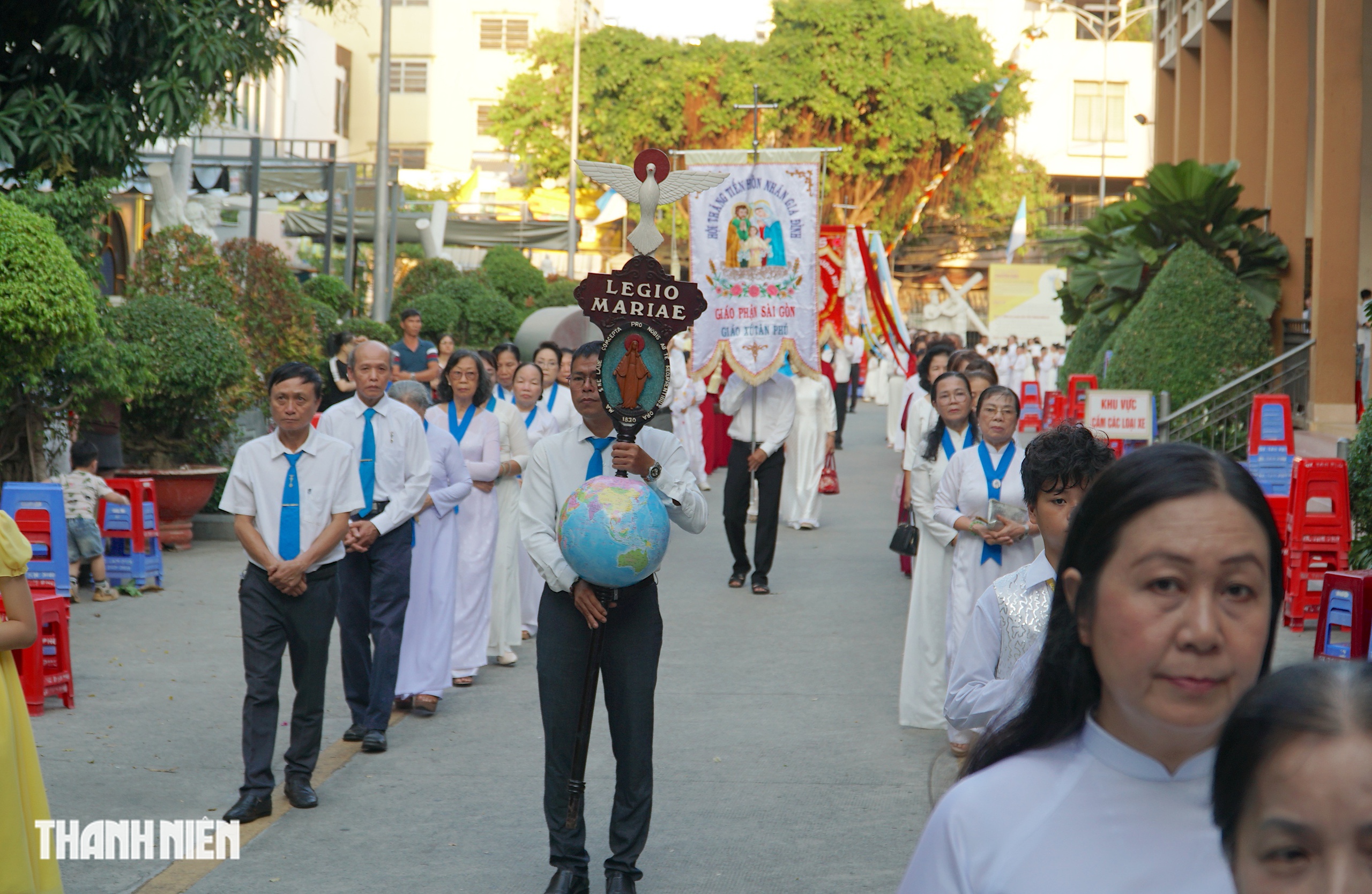 H&agrave;ng ng&agrave;n gi&aacute;o d&acirc;n ở TP.HCM trang nghi&ecirc;m trong đại lễ Phục sinh - Ảnh 2.