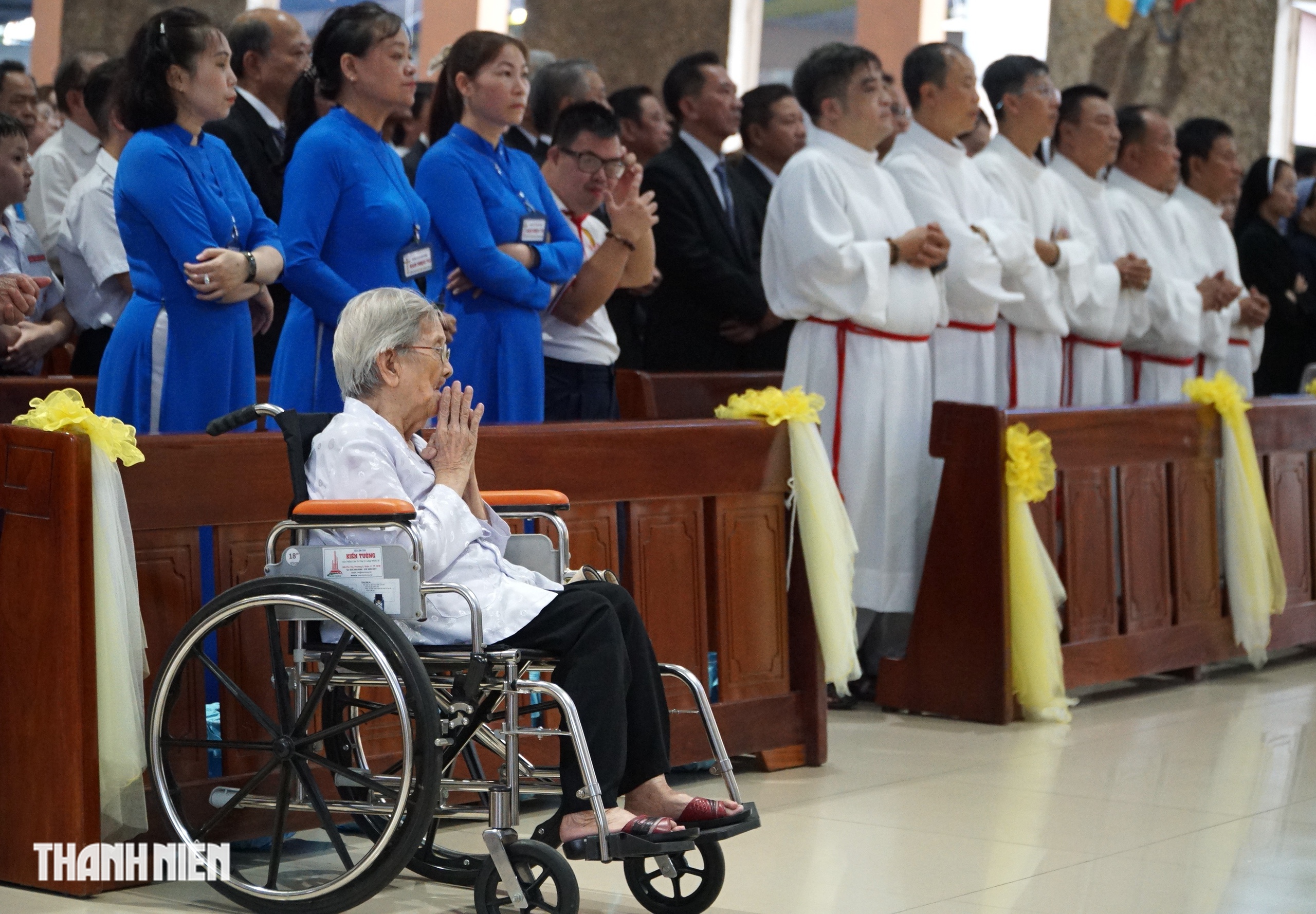 H&agrave;ng ng&agrave;n gi&aacute;o d&acirc;n ở TP.HCM trang nghi&ecirc;m trong đại lễ Phục sinh - Ảnh 7.