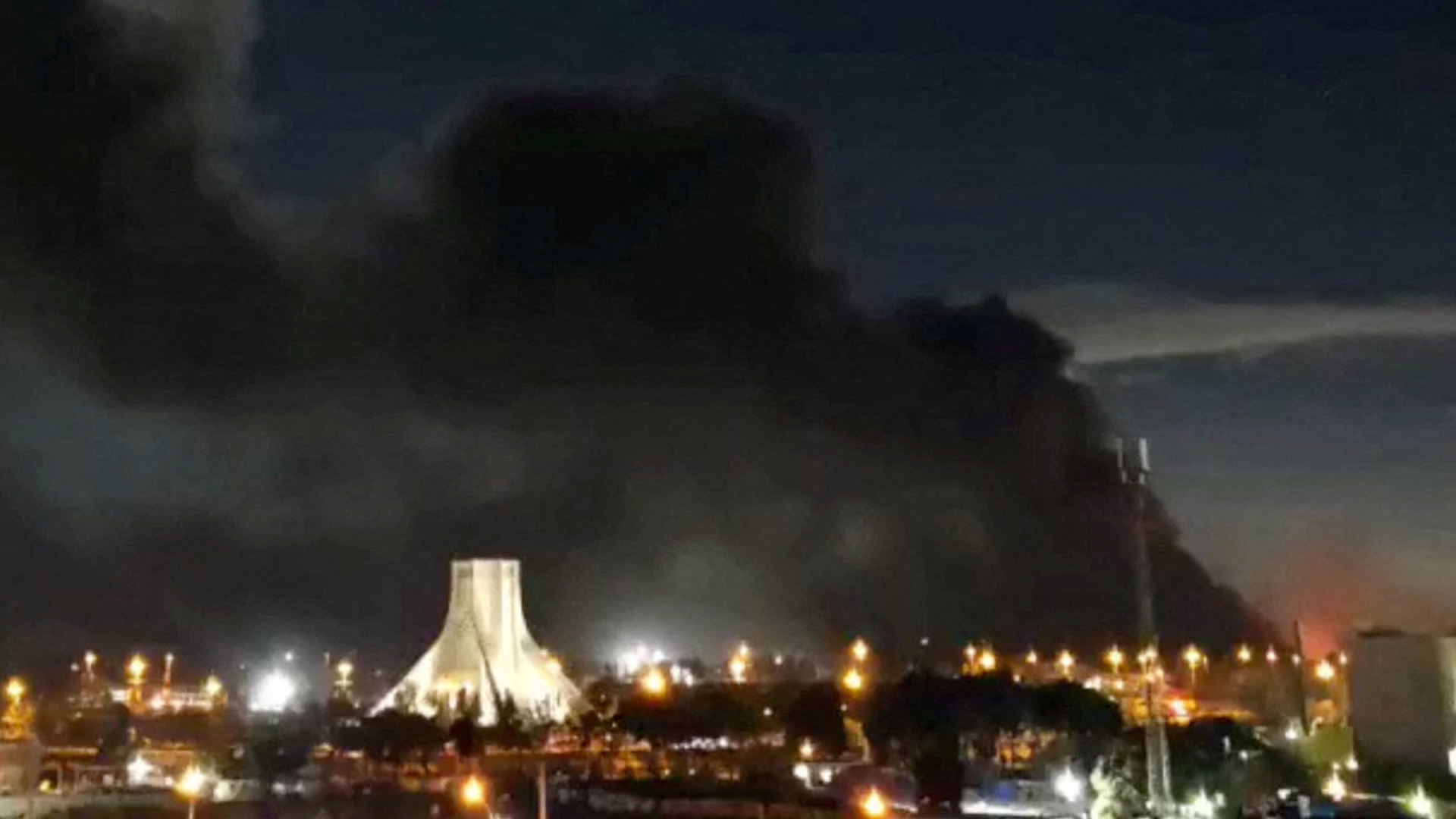 Mỹ mất bao nhi&ecirc;u m&aacute;y bay khi giải cứu phi c&ocirc;ng F-15E ở Iran? - Ảnh 1.