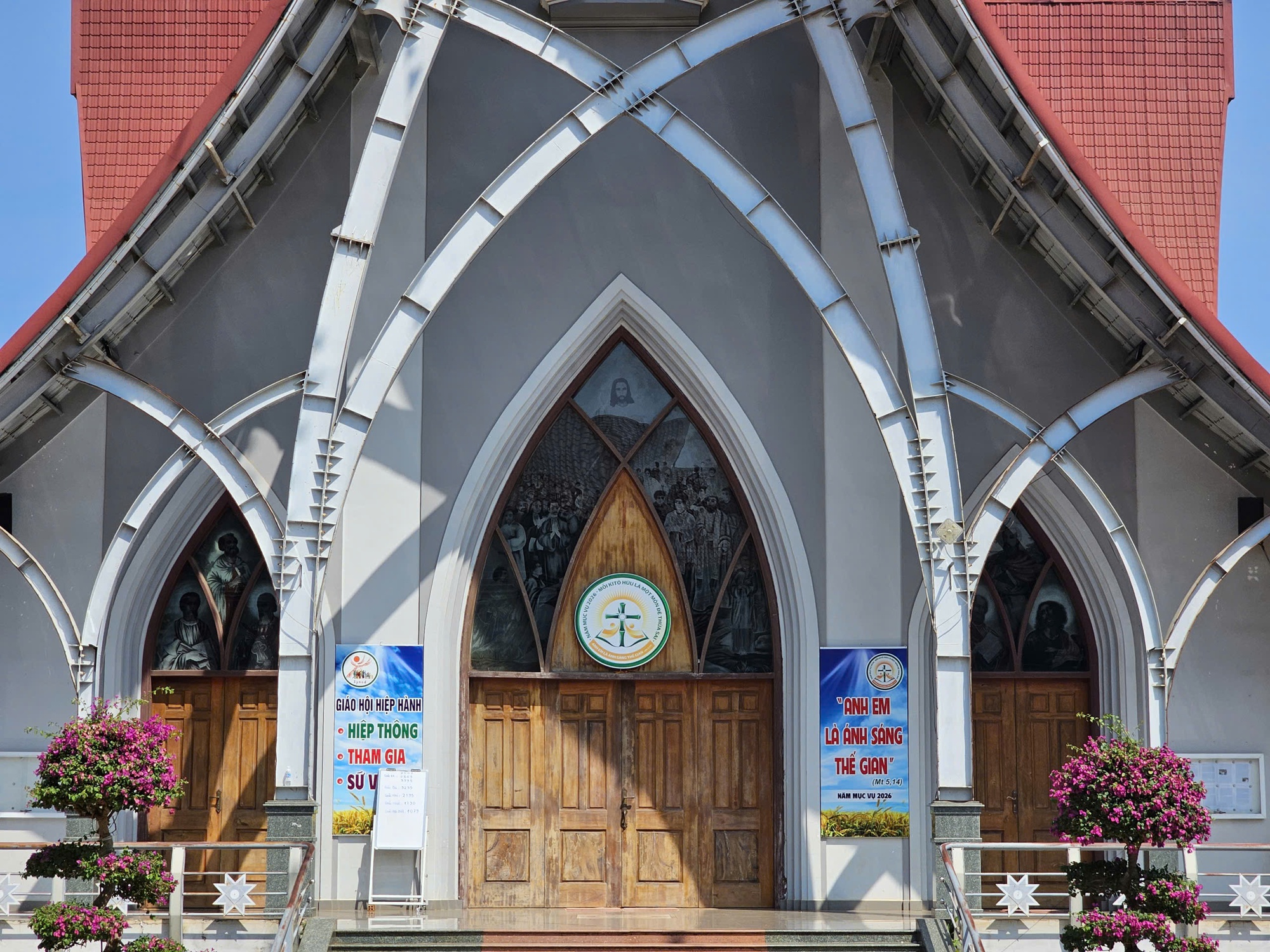 Nh&agrave; thờ Dũng Lạc - giao thoa giữa kiến tr&uacute;c ch&acirc;u &Acirc;u v&agrave; nh&agrave; r&ocirc;ng T&acirc;y nguy&ecirc;n- Ảnh 4.