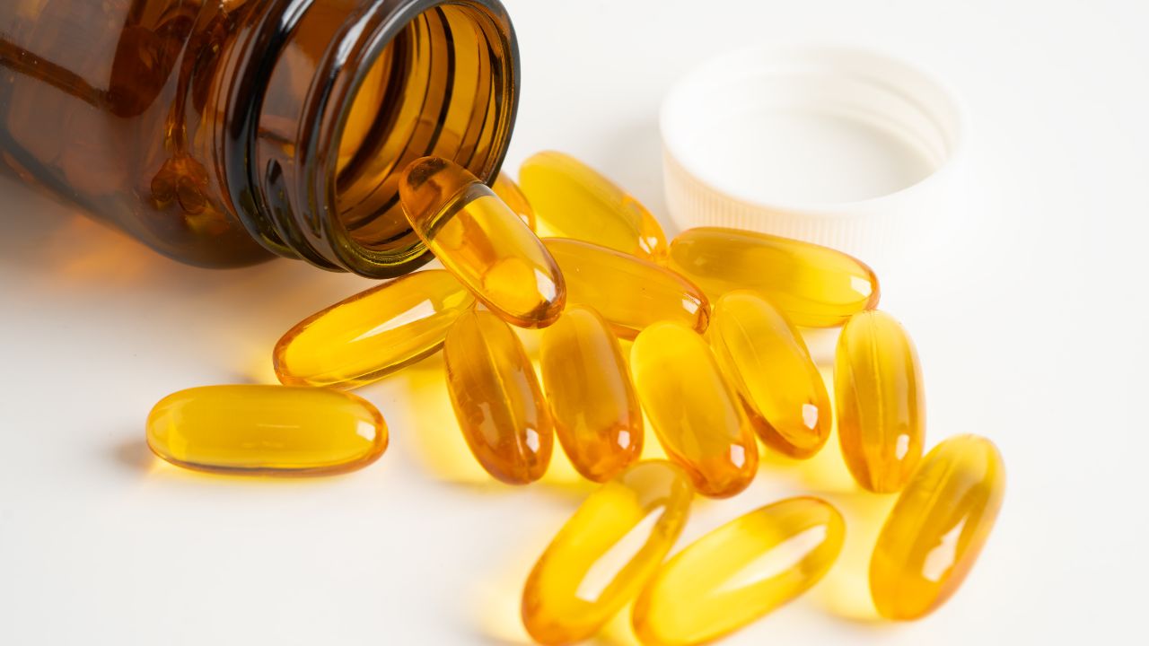 Dầu c&aacute; omega-3 c&oacute; thực sự gi&uacute;p chữa kh&ocirc; mắt?  - Ảnh 1.