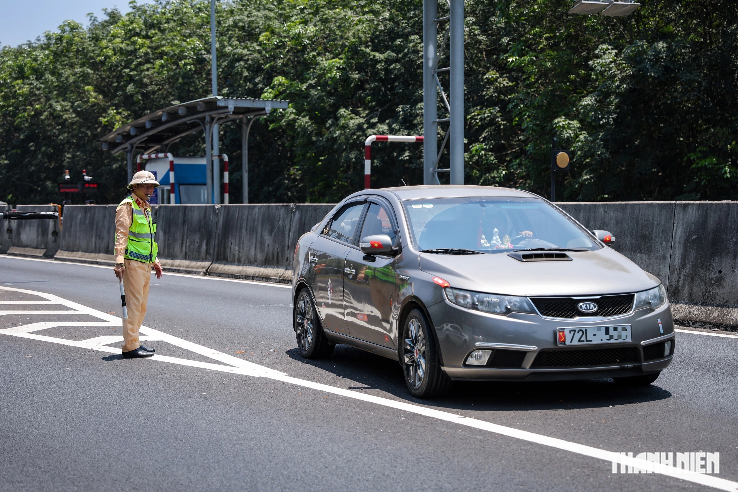 V&igrave; sao CSGT h&oacute;a trang tr&ecirc;n cao tốc TP.HCM - V&acirc;n Phong, t&agrave;i xế kh&oacute; nhận ra? - Ảnh 2.