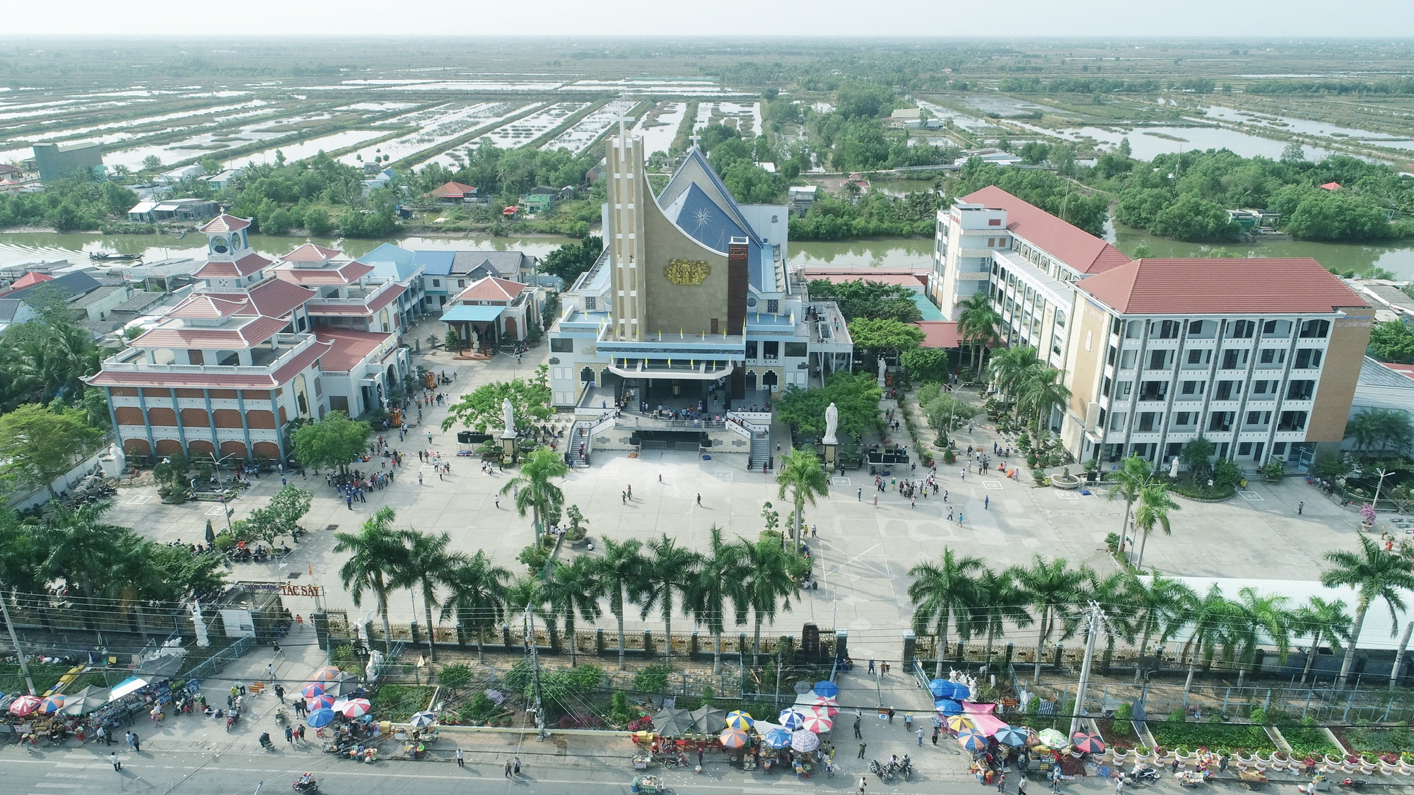 Nh&agrave; thờ Tắc Sậy, điểm h&agrave;nh hương nổi tiếng bậc nhất miền T&acirc;y- Ảnh 3.