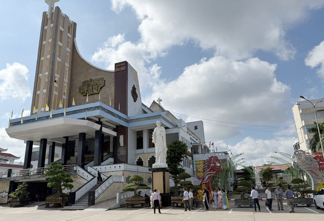 Nh&agrave; thờ Tắc Sậy, điểm h&agrave;nh hương nổi tiếng bậc nhất miền T&acirc;y- Ảnh 4.