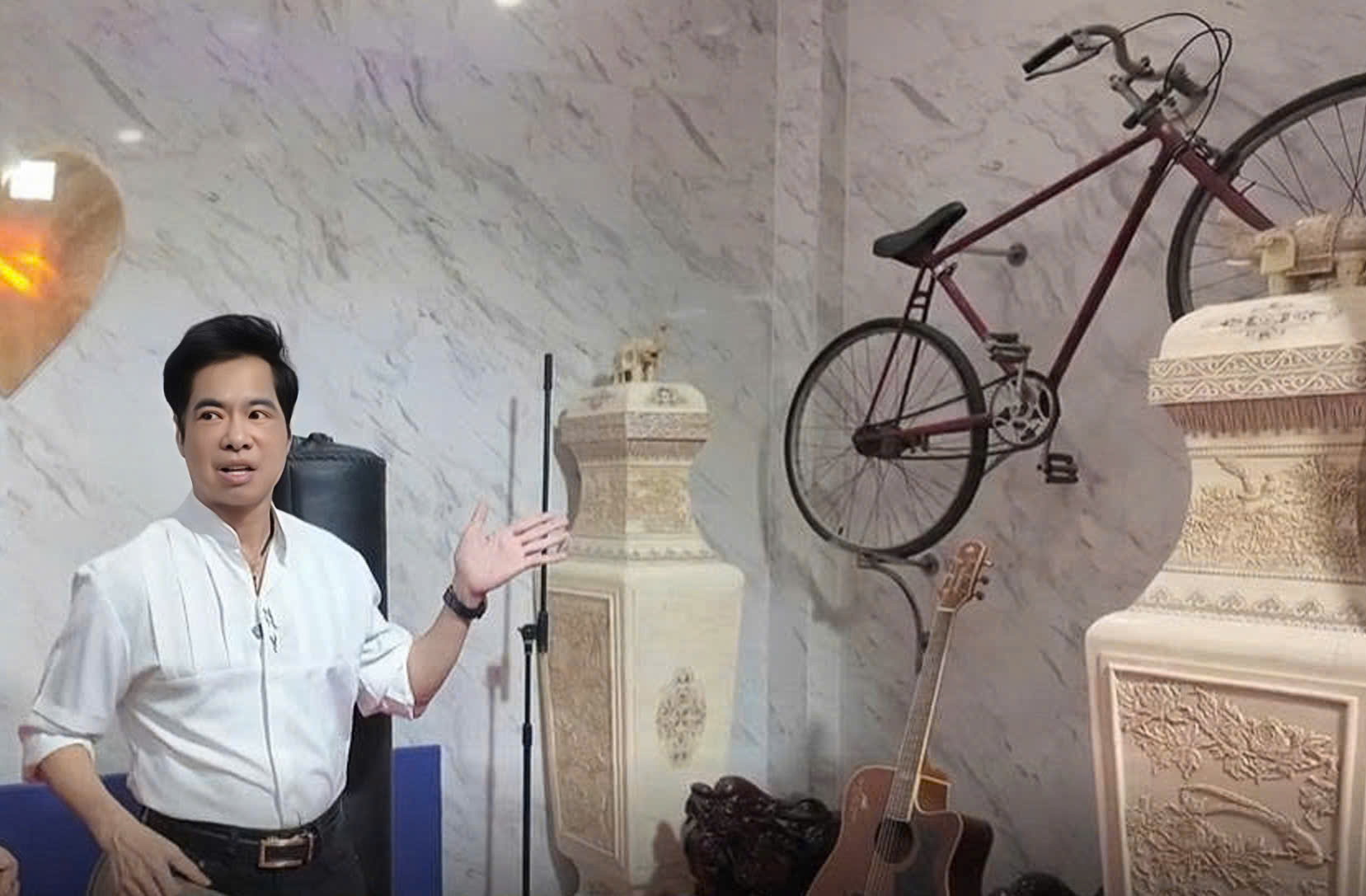 V&igrave; sao Ngọc Sơn treo chiếc xe đạp cũ trong biệt thự trăm tỉ? - Ảnh 1.