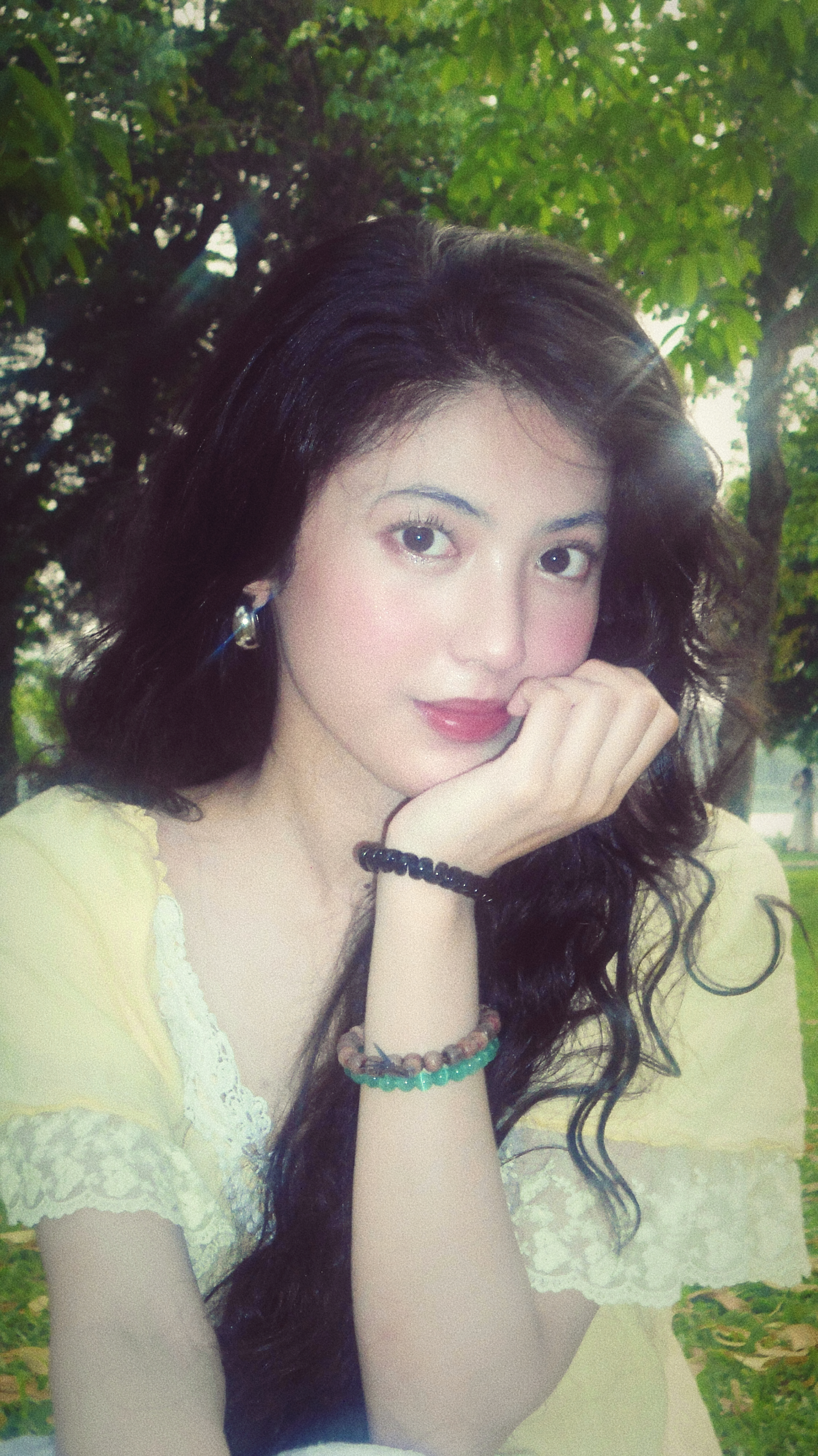 Cô gái bất ngờ nổi tiếng với bộ ảnh chụp ngẫu hứng để thử màu máy - Ảnh 2.