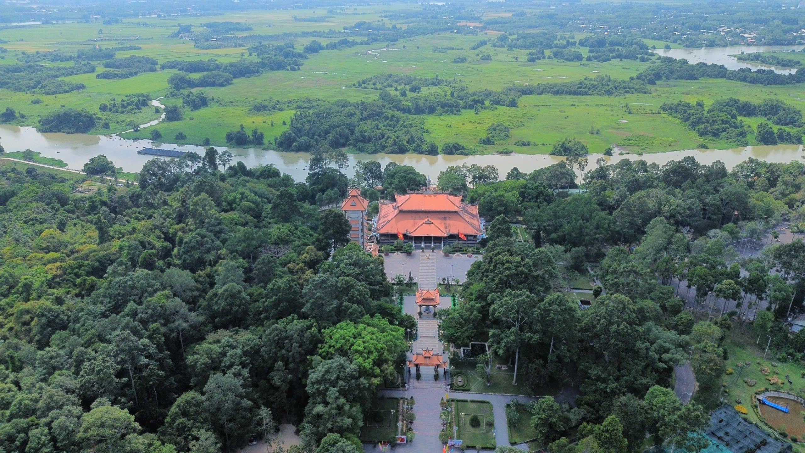 Giải mã kiến trúc ngôi đền tưởng niệm liệt sĩ lớn nhất Việt Nam- Ảnh 1. Giải mã kiến trúc ngôi đền tưởng niệm liệt sĩ lớn nhất Việt Nam- Ảnh 1.