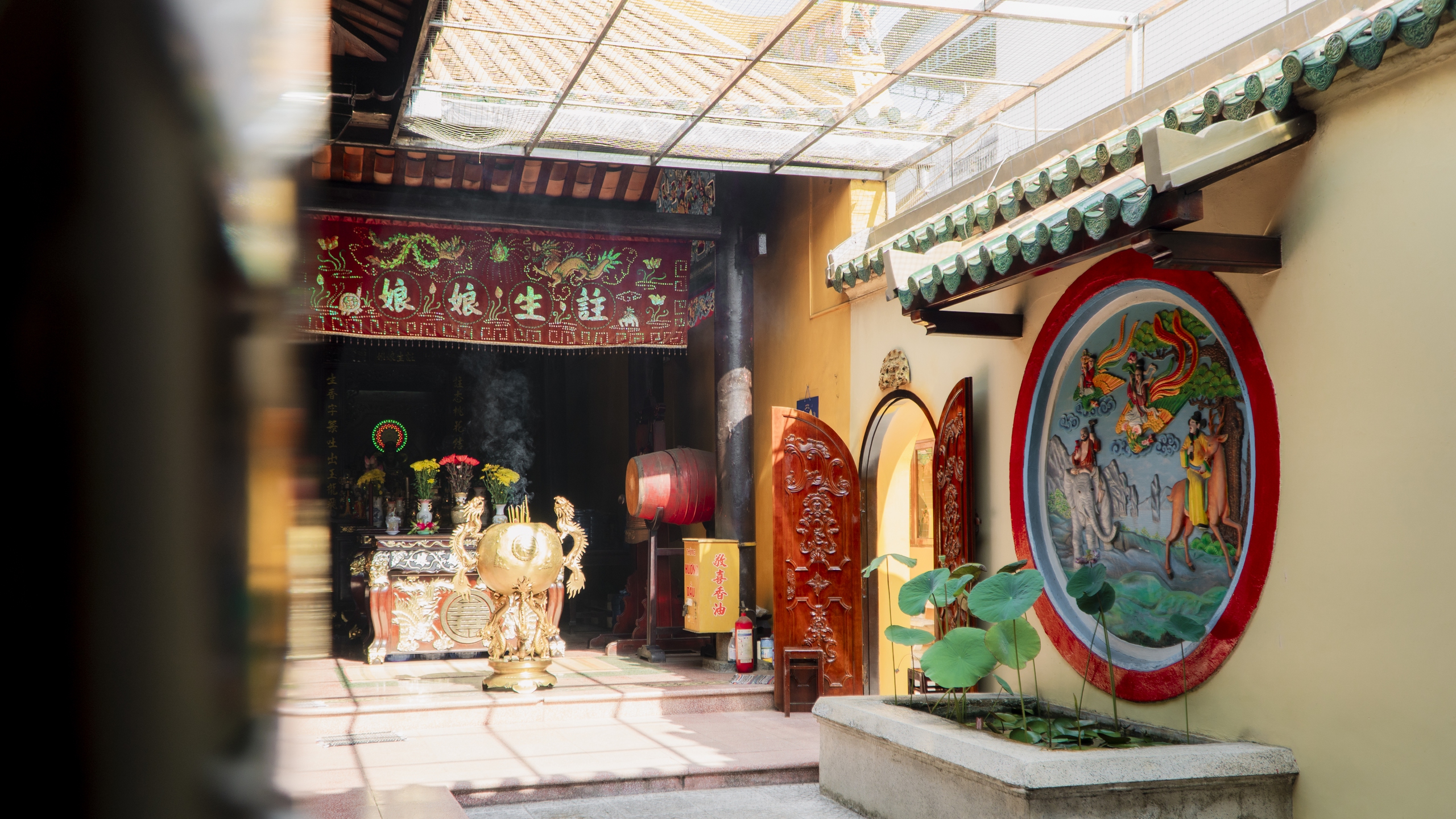 Ngôi chùa gần 500 năm tuổi Phước Minh Cung ở Vĩnh Long - bảo tàng mỹ thuật độc đáo - Ảnh 6. Ngôi chùa gần 500 năm tuổi Phước Minh Cung ở Vĩnh Long - bảo tàng mỹ thuật độc đáo - Ảnh 6.