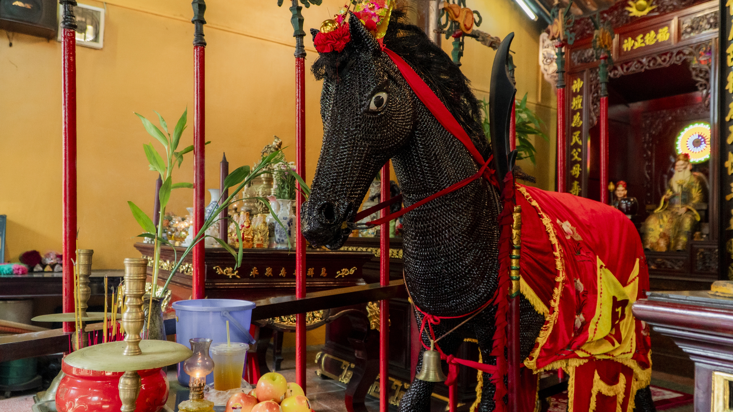 Ngôi chùa gần 500 năm tuổi Phước Minh Cung ở Vĩnh Long - bảo tàng mỹ thuật độc đáo - Ảnh 9. Ngôi chùa gần 500 năm tuổi Phước Minh Cung ở Vĩnh Long - bảo tàng mỹ thuật độc đáo - Ảnh 9.