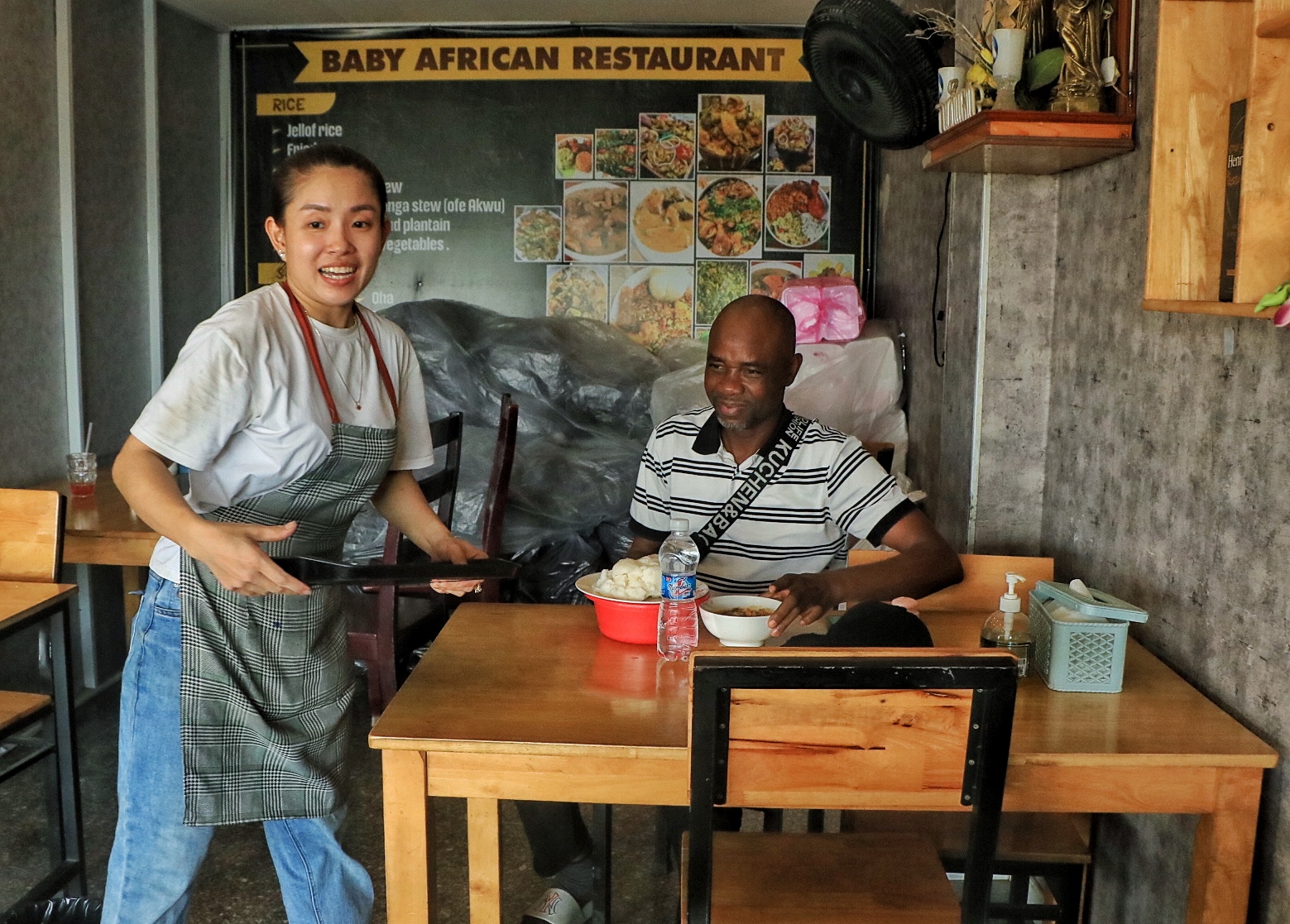 Độc lạ quán ăn ở TP.HCM toàn khách châu Phi, có người ăn suốt 18 năm - Ảnh 2.