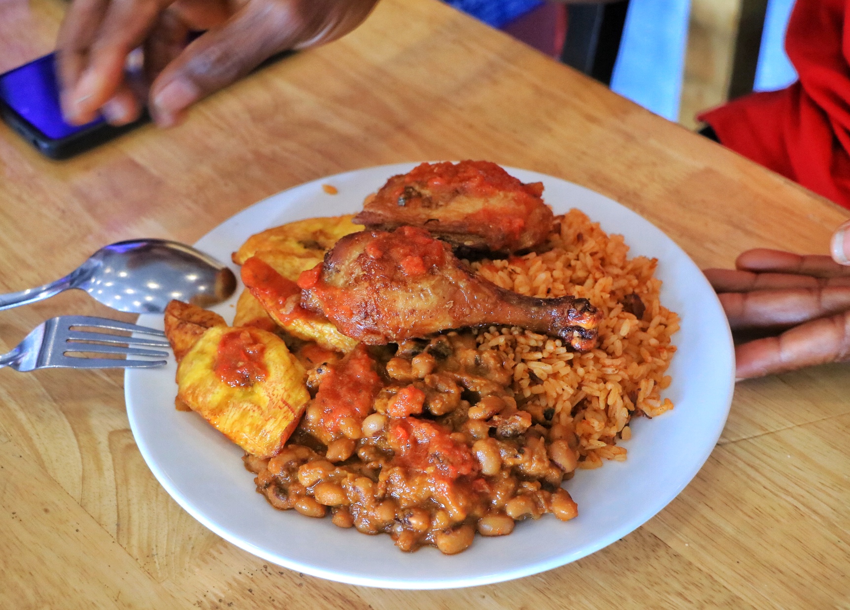 Độc lạ quán ăn ở TP.HCM toàn khách châu Phi, có người ăn suốt 18 năm - Ảnh 4.