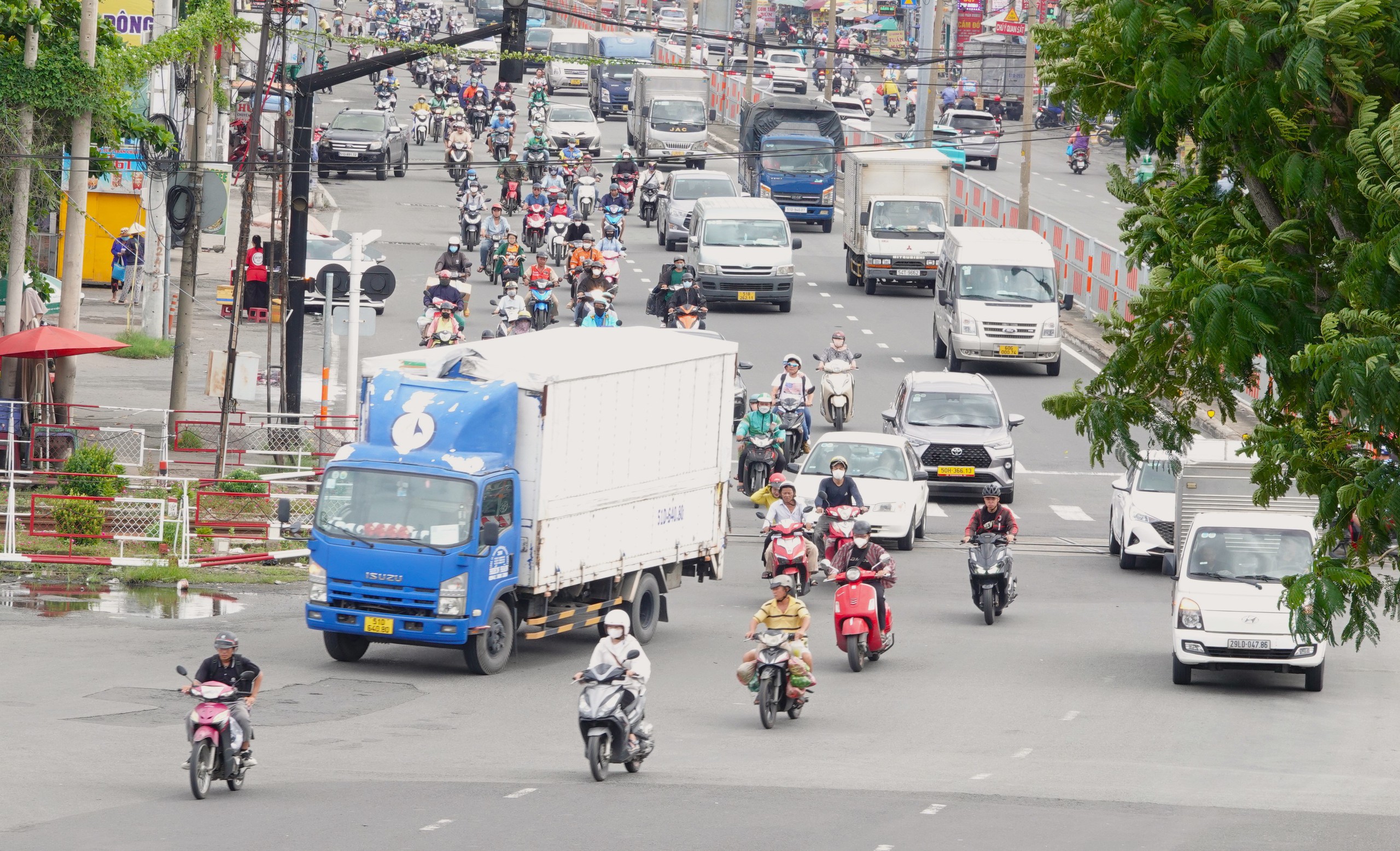 Chi phí sửa chữa đường bộ đội lên gần 1.000 tỉ, nhiều nhà thầu dừng thi công- Ảnh 1.