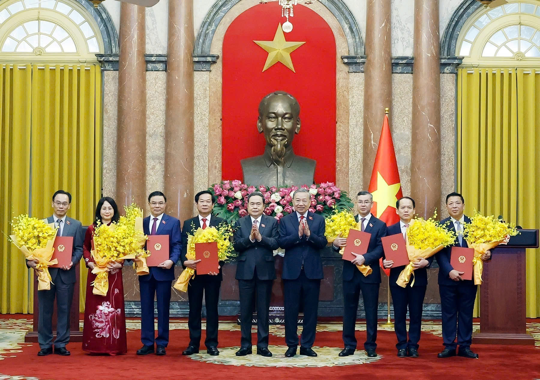 Tổng B&iacute; thư, Chủ tịch nước T&ocirc; L&acirc;m ch&uacute;c mừng l&atilde;nh đạo Ch&iacute;nh phủ nhiệm kỳ mới- Ảnh 1.