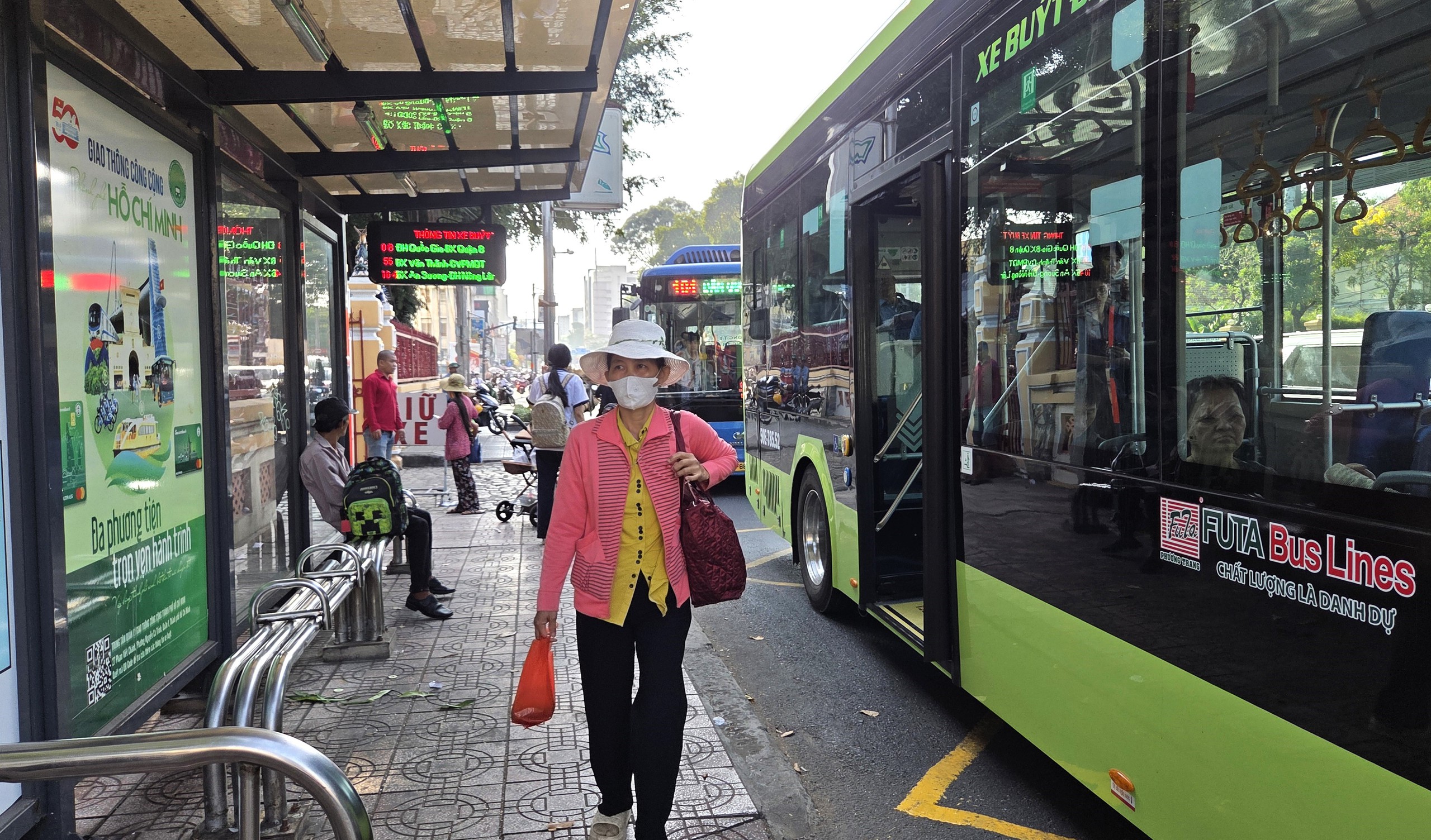 TP.HCM lấy ý kiến 3 phương án miễn vé xe buýt - Ảnh 1.