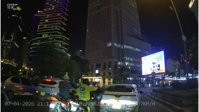  tấn c&ocirc;ng - Ảnh 1.