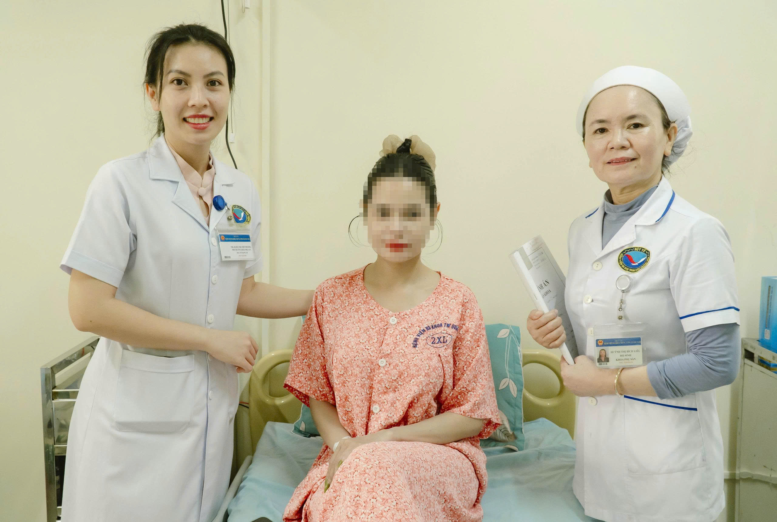 Chủ quan đau bụng kéo dài, người phụ nữ phát hiện khối u buồng trứng 14 cm- Ảnh 1.