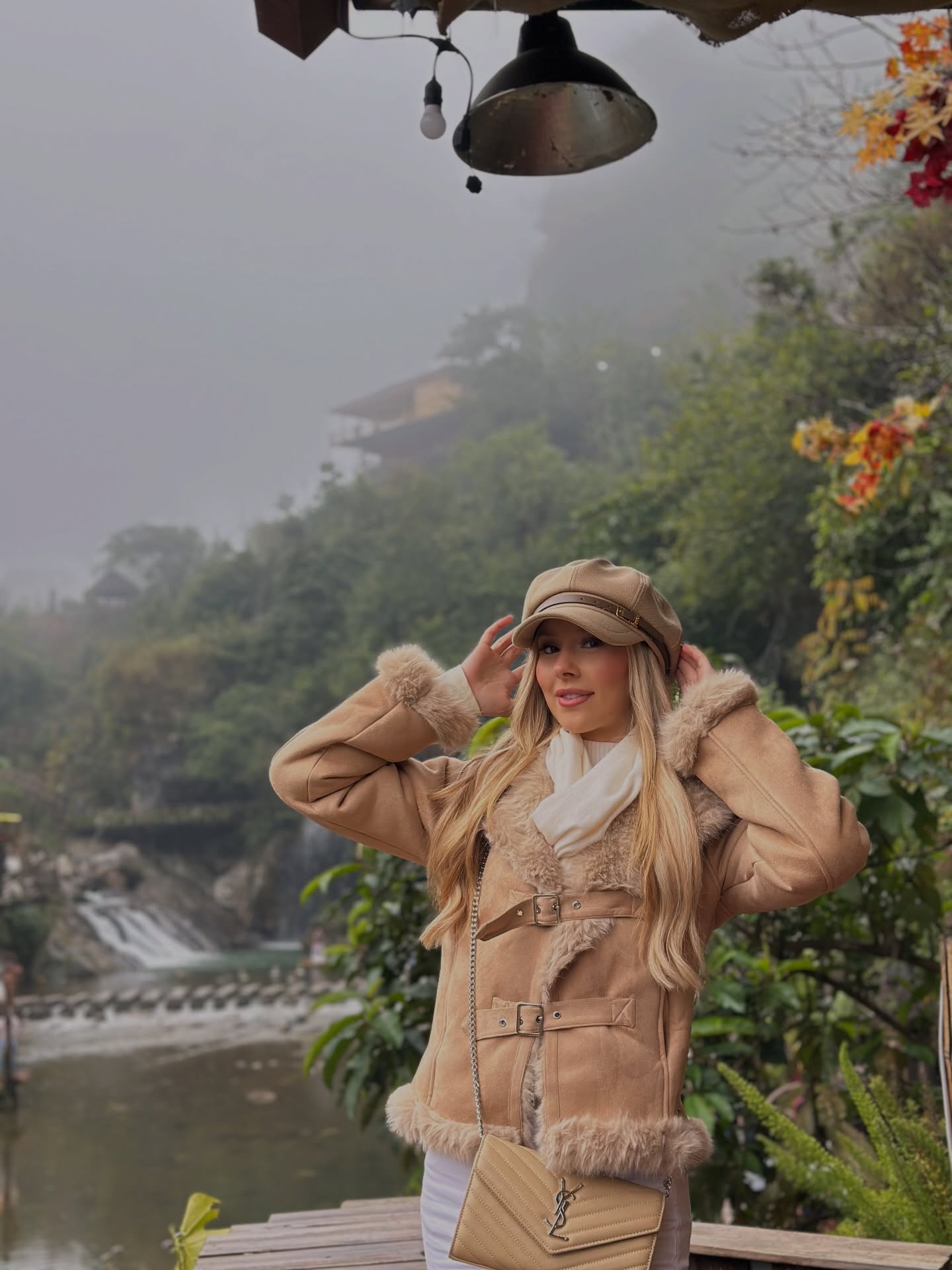 Hoa hậu người Mỹ Yolina Lindquist khoe sắc v&oacute;c bốc lửa ở Việt Nam - Ảnh 13.