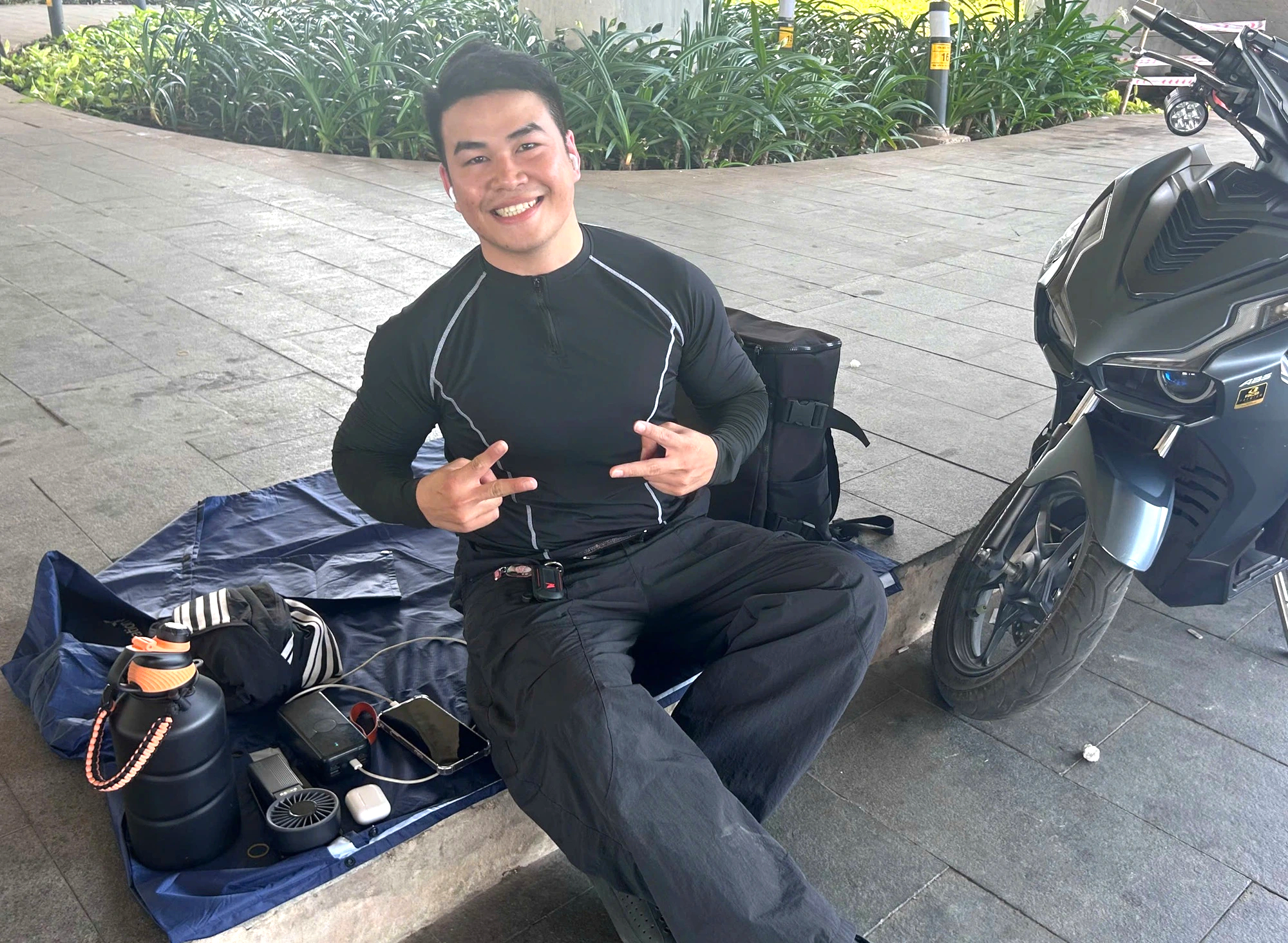 Đây là cách người trẻ chống chọi mùa nắng nóng- Ảnh 1.