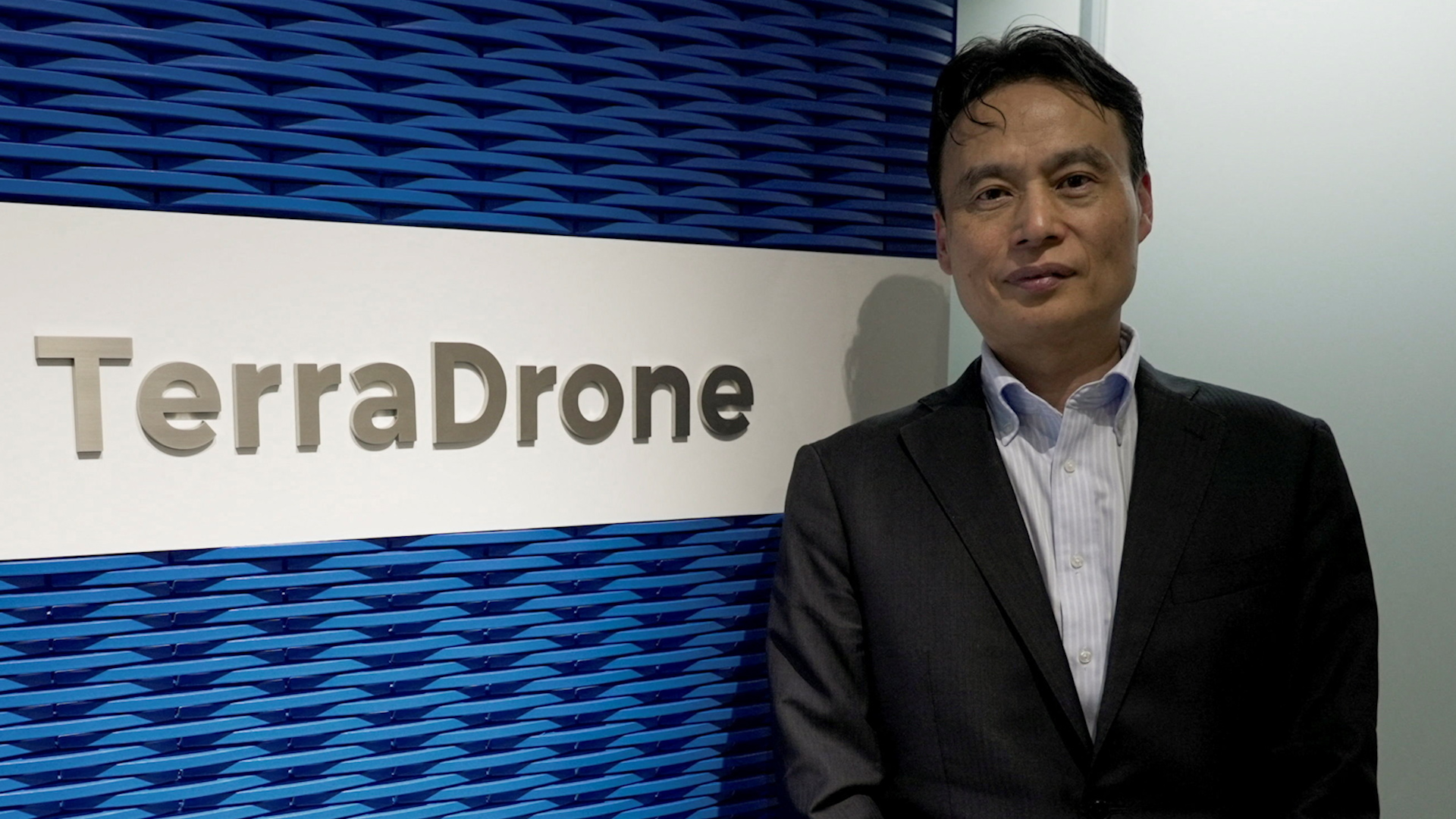 Các nước giàu vùng Vịnh muốn có UAV giá rẻ để đánh chặn bầy Shahed của Iran - Ảnh 1.