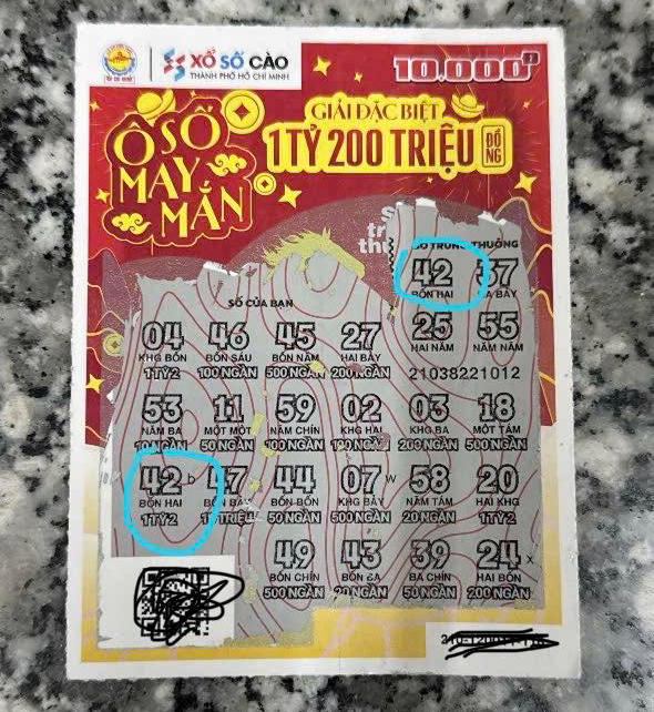 Cặp đ&ocirc;i tr&uacute;ng độc đắc 1 , 2 tỉ đồng từ v&eacute; số c&agrave;o trong chuyến du lịch Đ&agrave; Lạt - Ảnh 1.