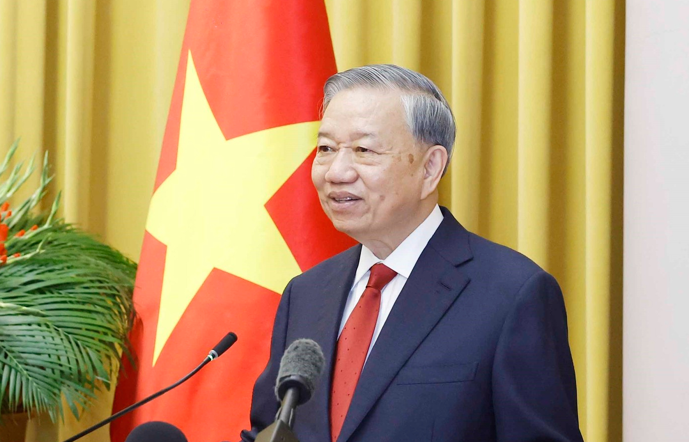 Tổng B&iacute; thư, Chủ tịch nước trao quyết định bổ nhiệm thẩm ph&aacute;n TAND tối cao - Ảnh 2.