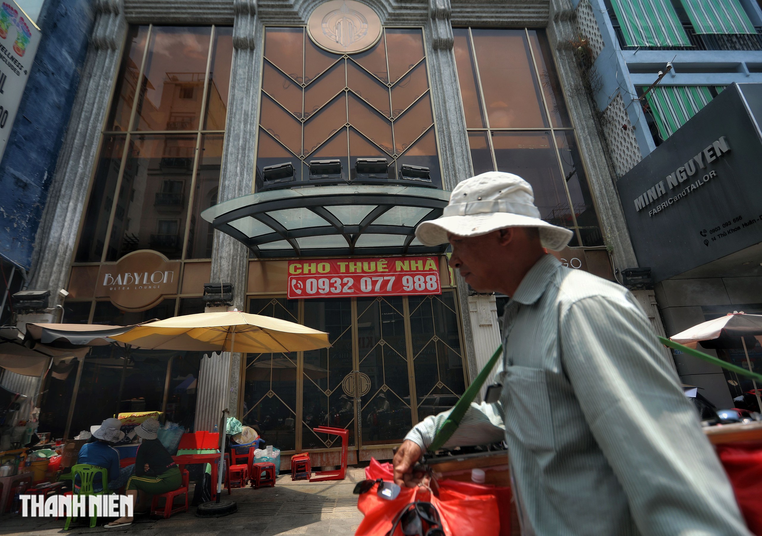 Hàng loạt 'mặt tiền vàng' trung tâm TP.HCM ế ẩm bỏ trống - Ảnh 5.