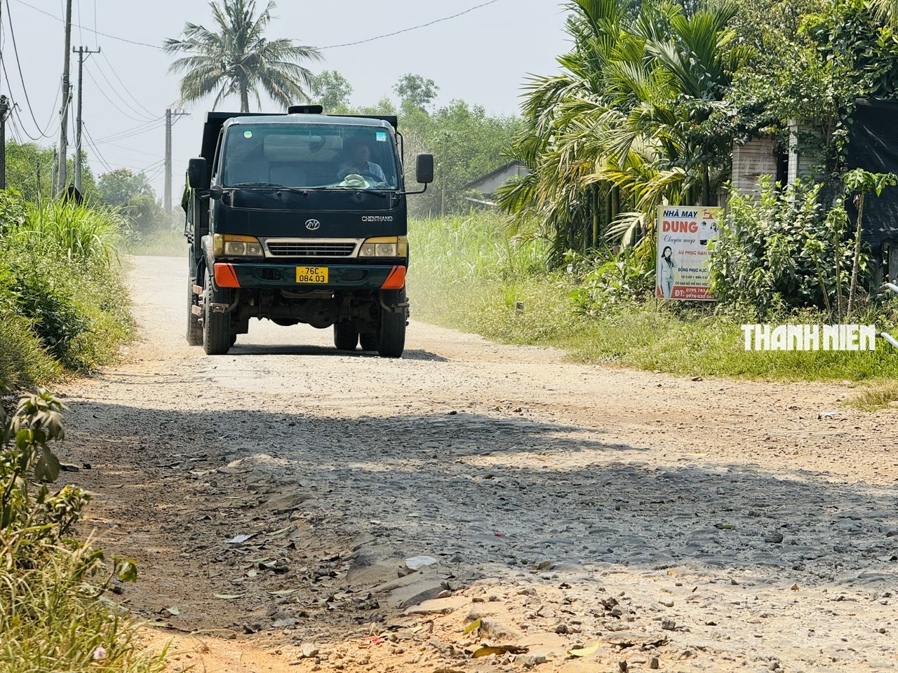 Đường ĐH09 ở Bình Minh 'tan nát', người dân khốn khổ- Ảnh 9. Đường ĐH09 ở Bình Minh 'tan nát', người dân khốn khổ- Ảnh 9.