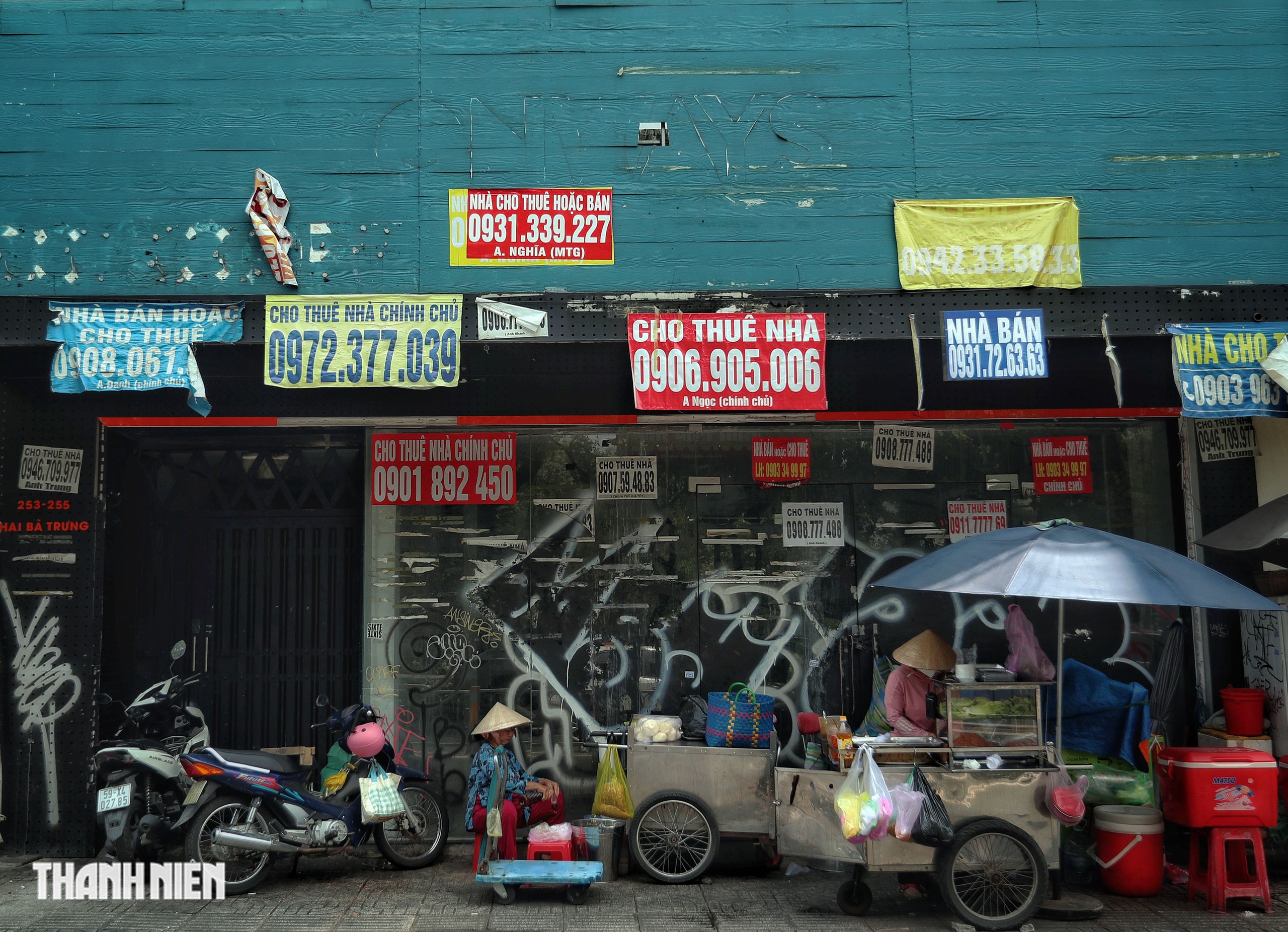 Hàng loạt 'mặt tiền vàng' trung tâm TP.HCM ế ẩm bỏ trống - Ảnh 6.